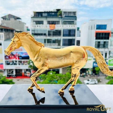 Tượng Ngựa Vàng An Nhiên