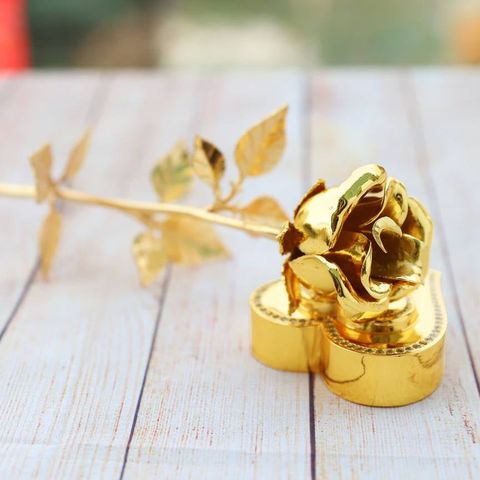 Hoa Hồng mạ vàng đế trái tim