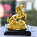 Tượng Ngựa vàng phong thủy