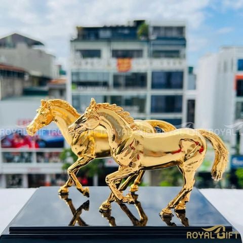 Tượng Song Mã Tự Do Mạ Vàng
