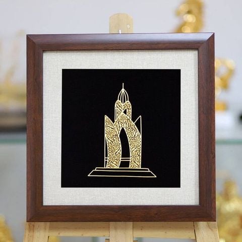 Tranh tháp trầm hương mạ vàng