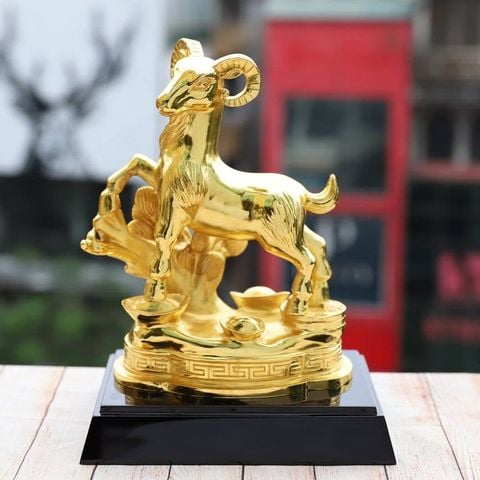 Tượng Dê vàng Đắc Lộc