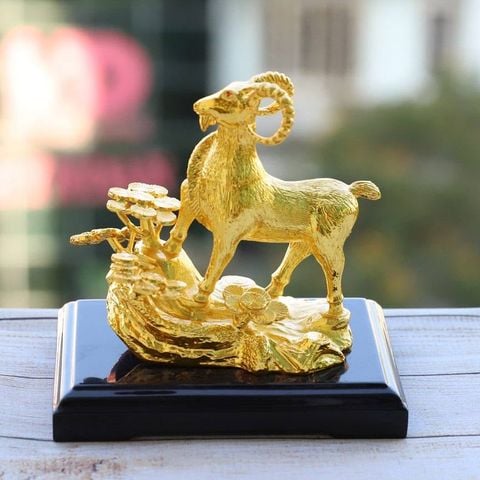 Tượng Dê vàng phong thủy