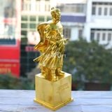 Tượng Trần Hưng Đạo bằng đồng mạ vàng