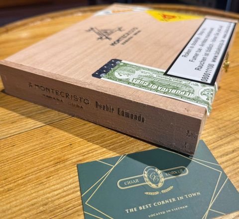 Montecristo Double Edmundo (Giá: Liên hệ)