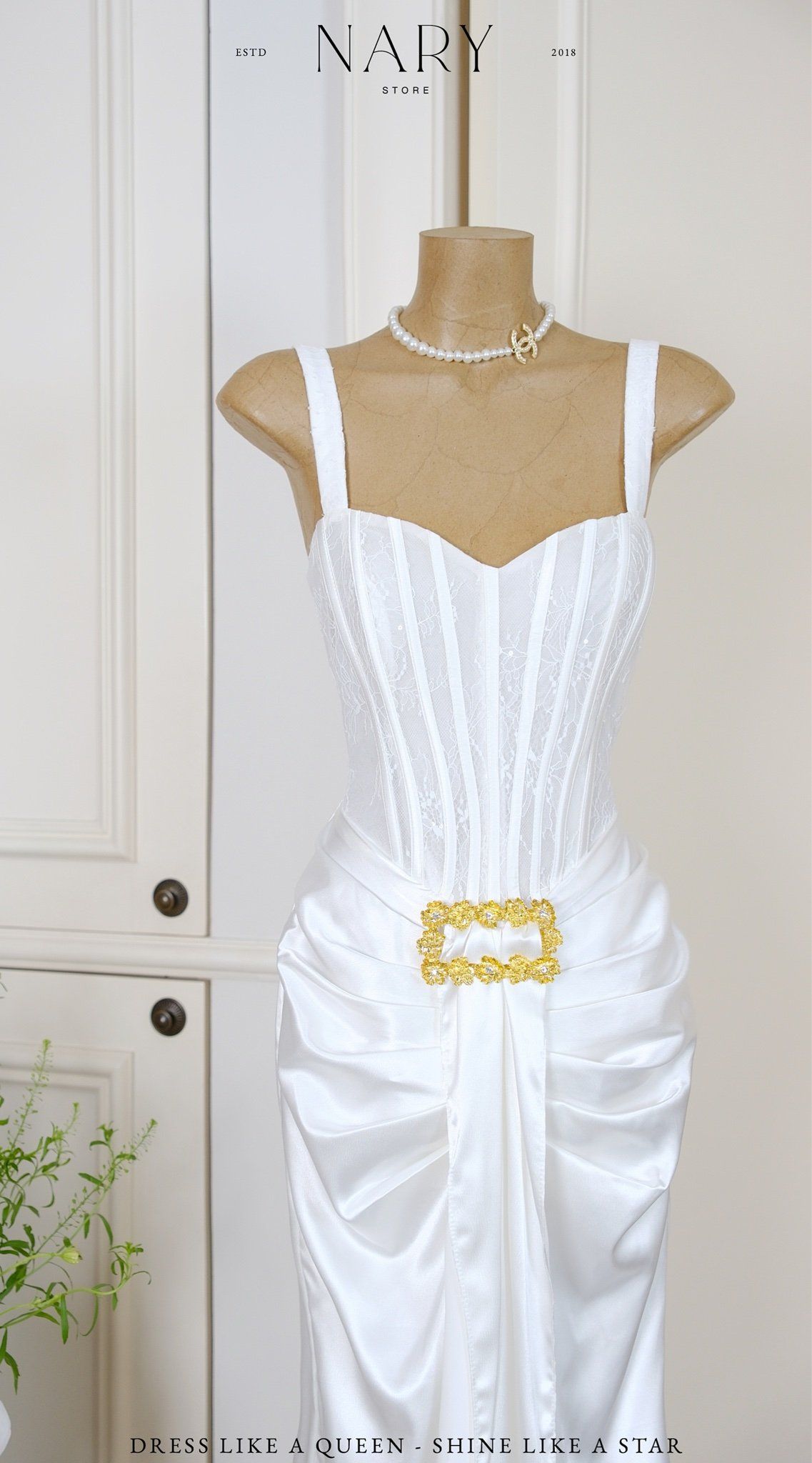 Đầm Lụa Xẻ Trước Kèm Charm