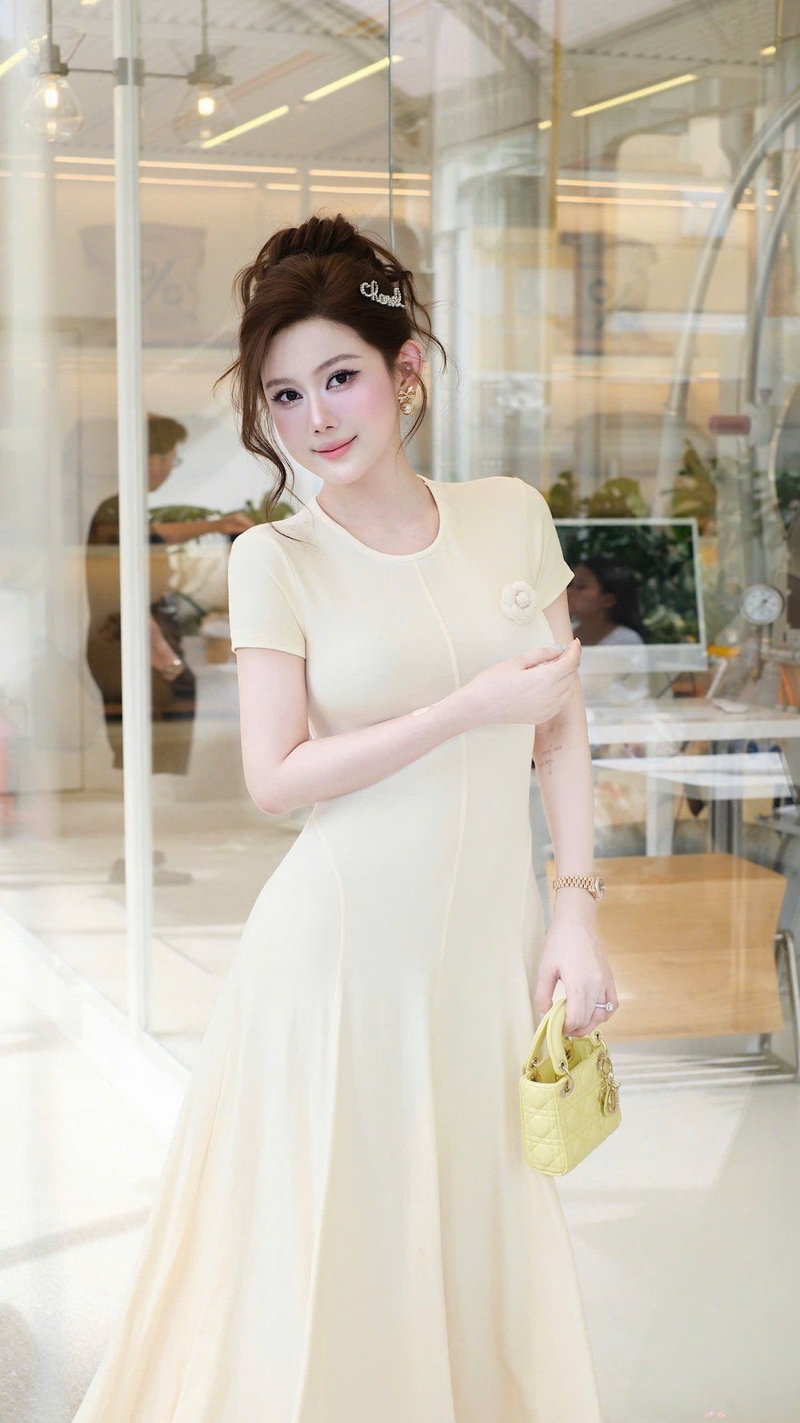 Đầm Thun Trơn Kèm Hoa