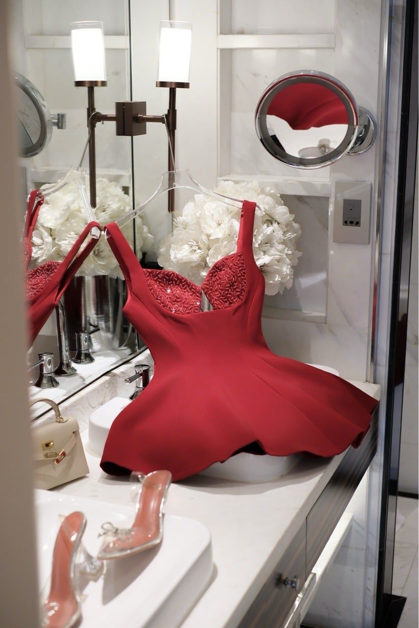 Đầm 2S Xòe Khoét Ngực