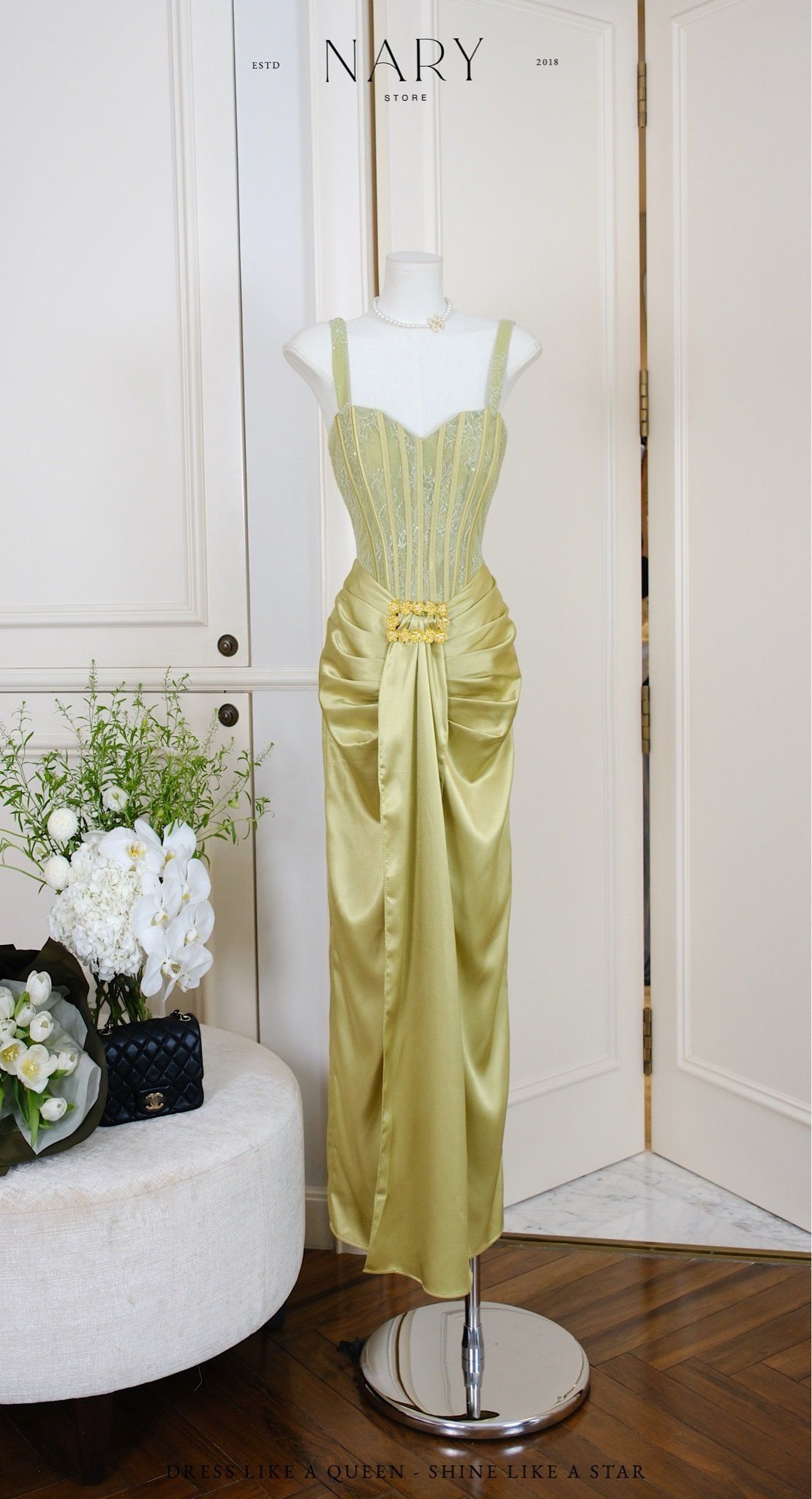 Đầm Lụa Xẻ Trước Kèm Charm