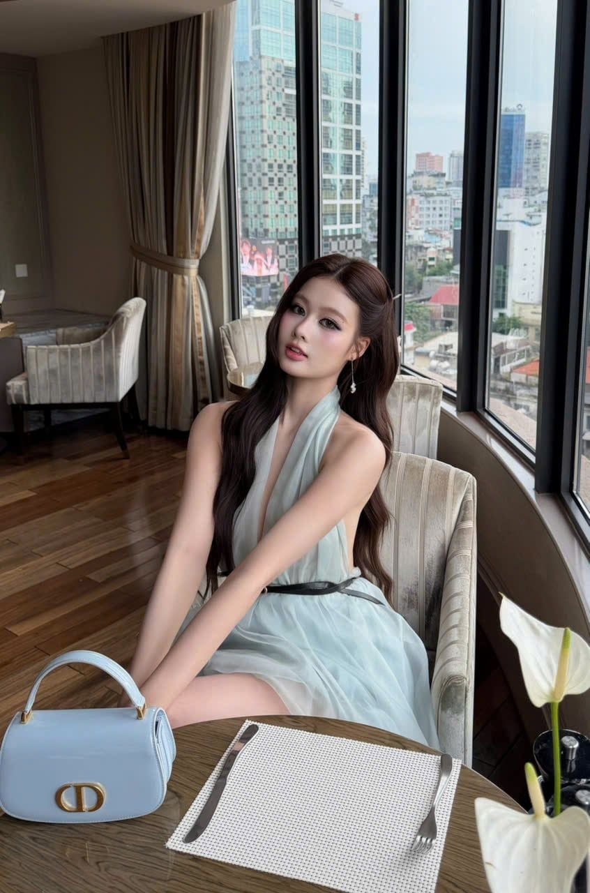 Đầm Yếm Voan Kèm Belt