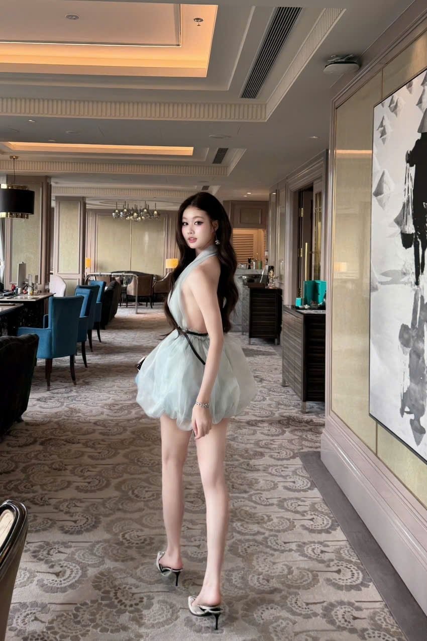 Đầm Yếm Voan Kèm Belt