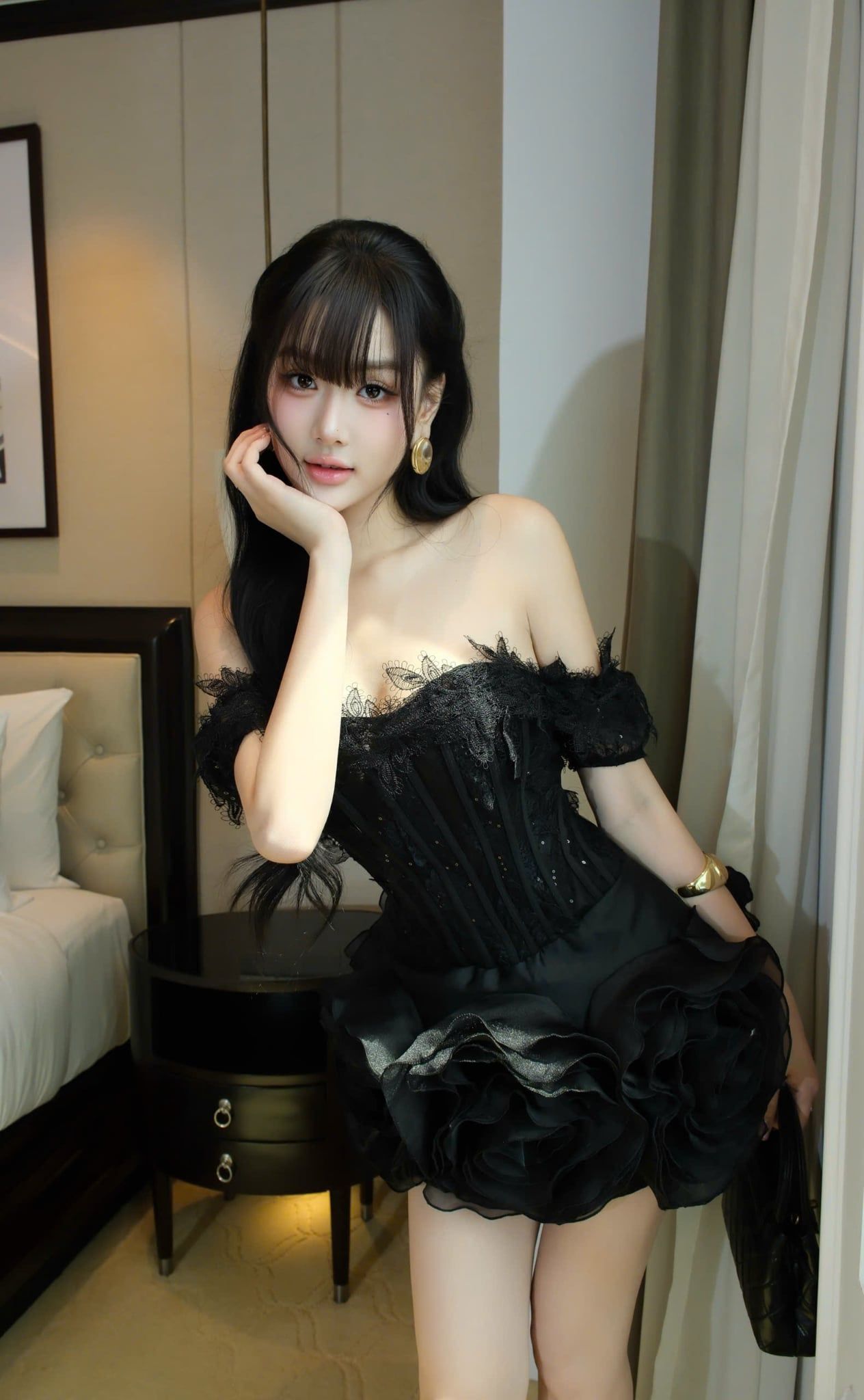 Đầm Bẹt Vai Ren Kết Hoa