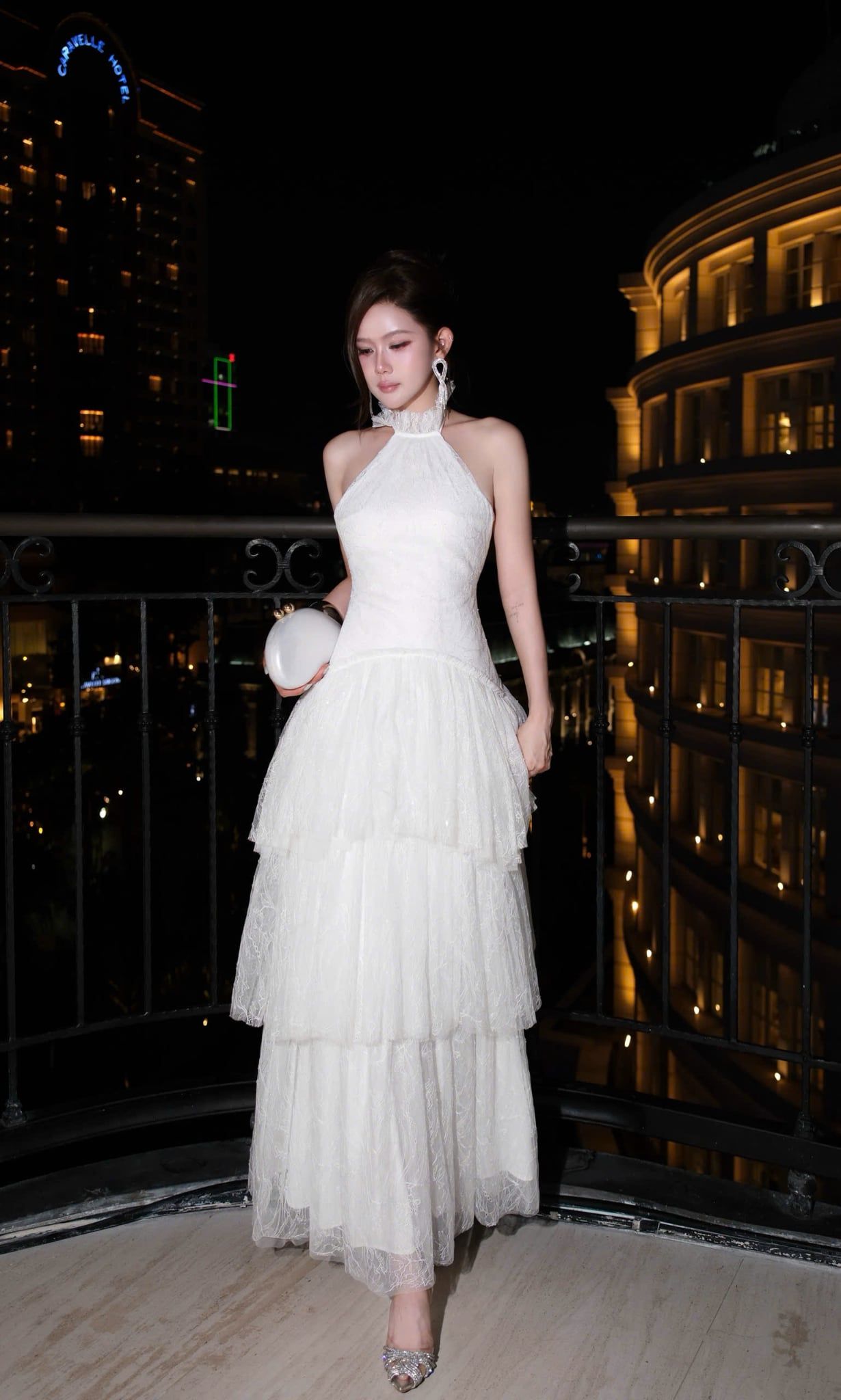 Đầm Cổ Yếm Ren Tầng