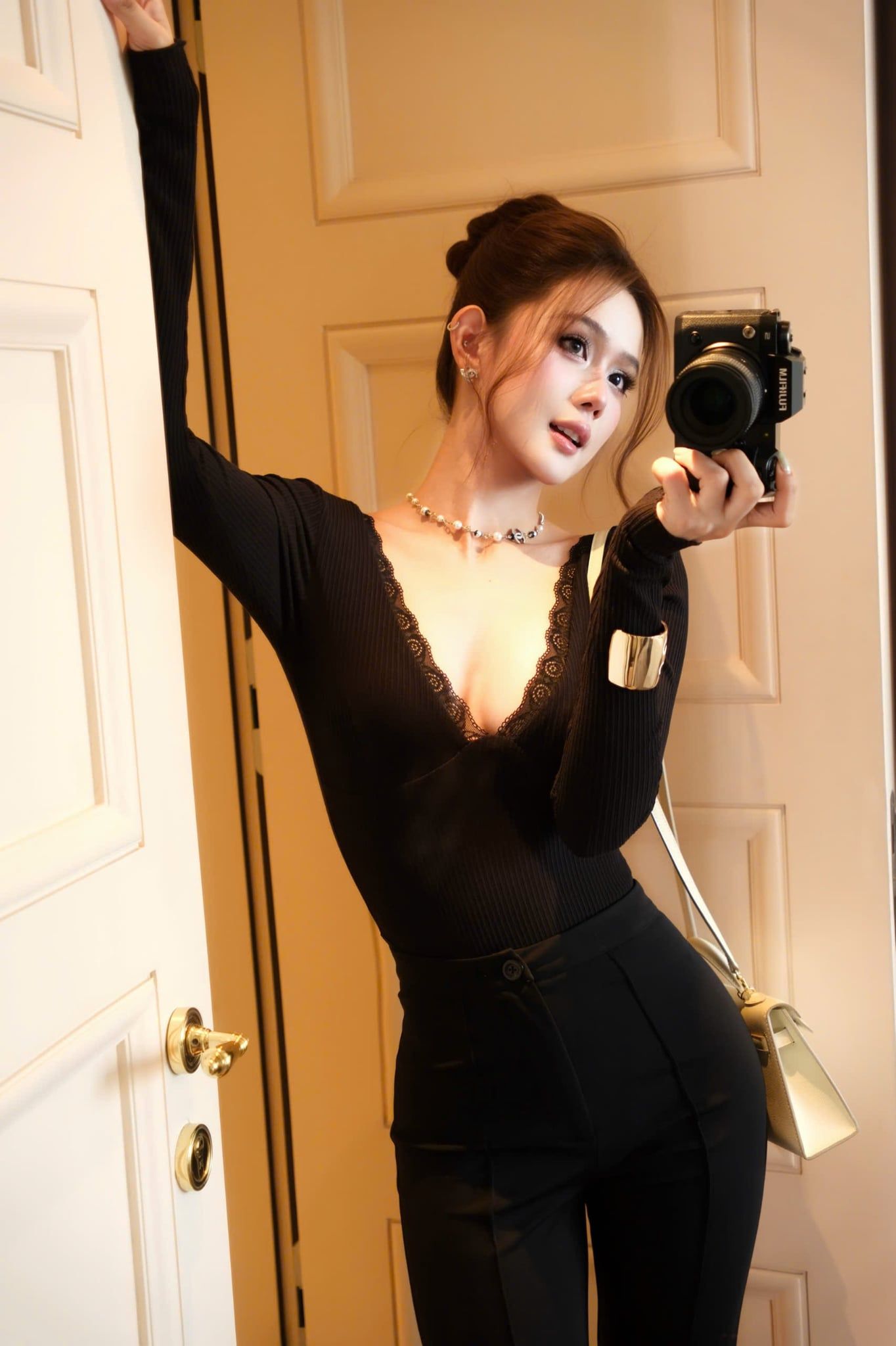 Áo Bodysuit Cổ Tim Viền Ren