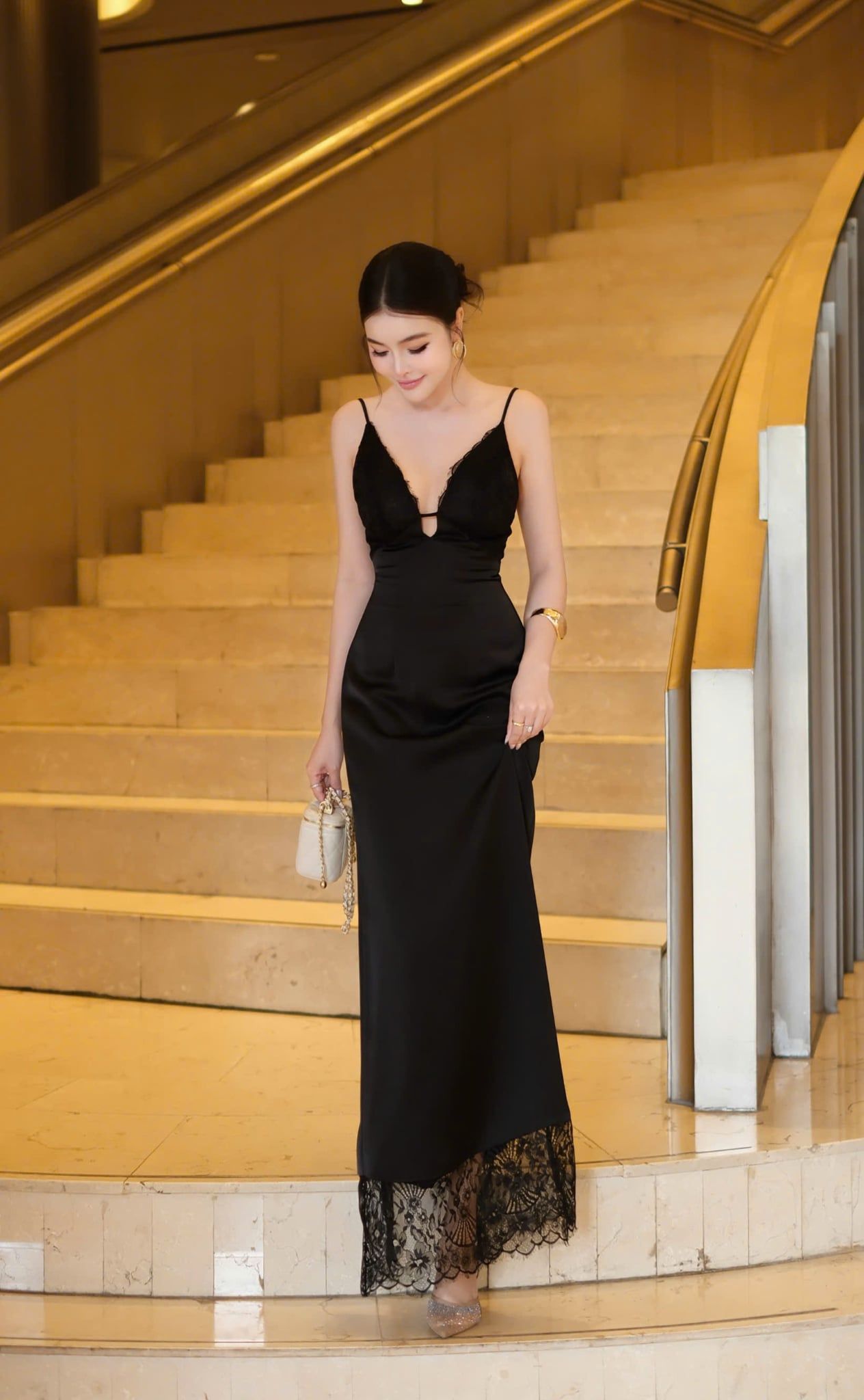 Đầm Lụa Cổ V Phối Ren
