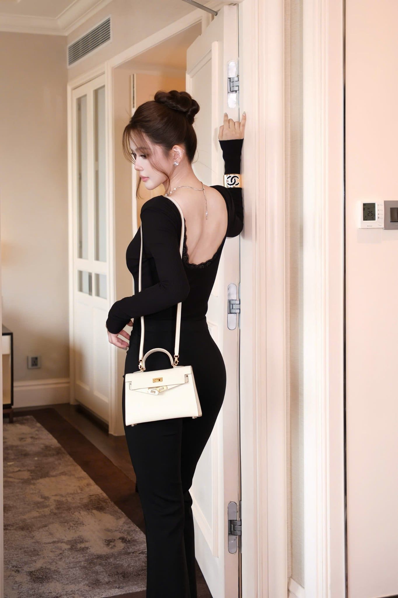 Áo Bodysuit Cổ Tim Viền Ren