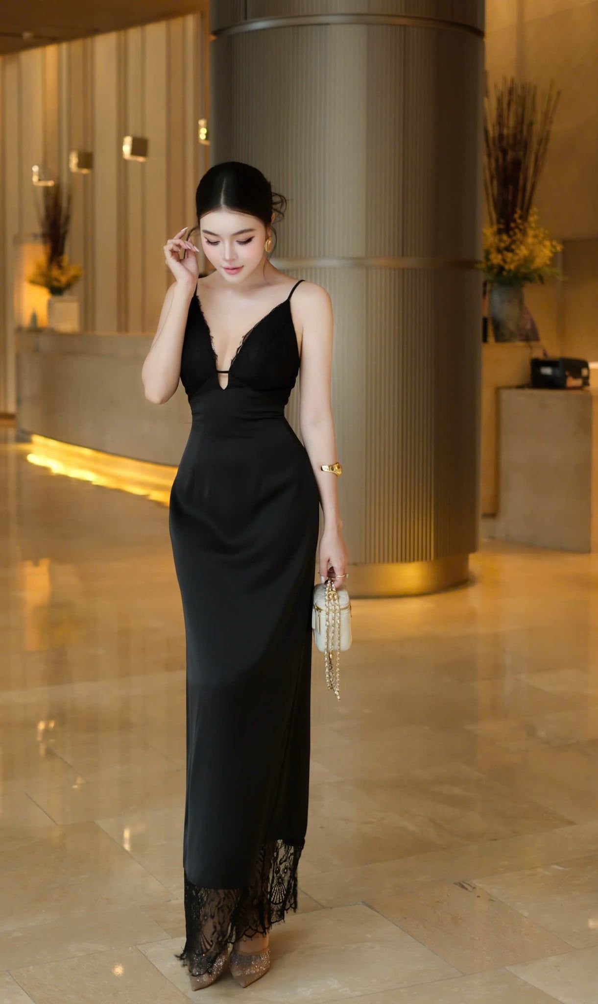 Đầm Lụa Cổ V Phối Ren