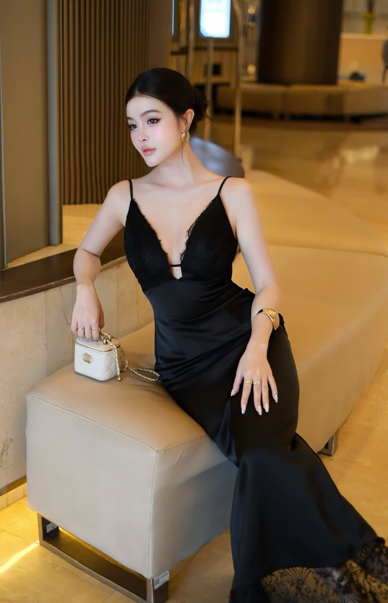 Đầm Lụa Cổ V Phối Ren