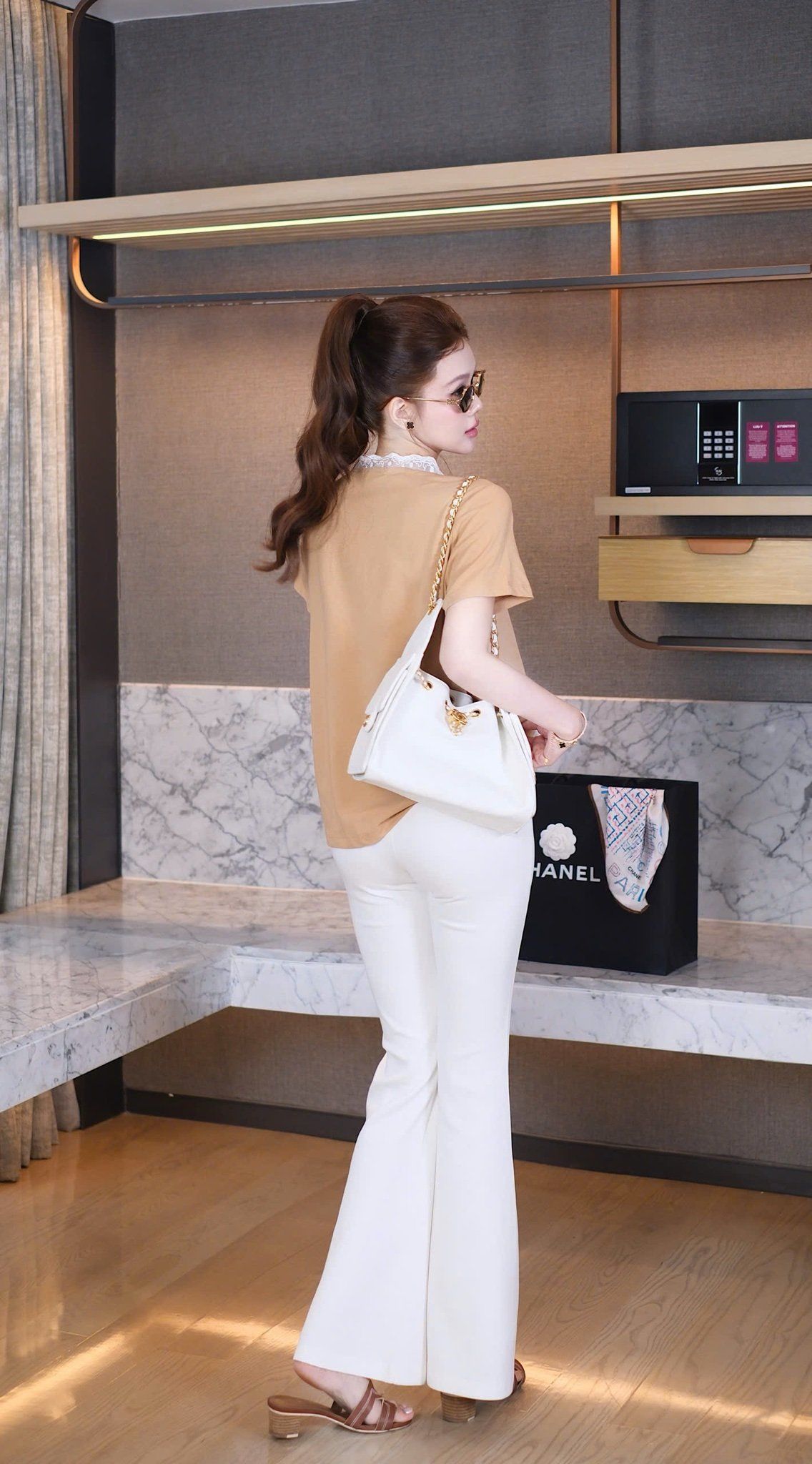 Set Áo Cổ V Quần Loe