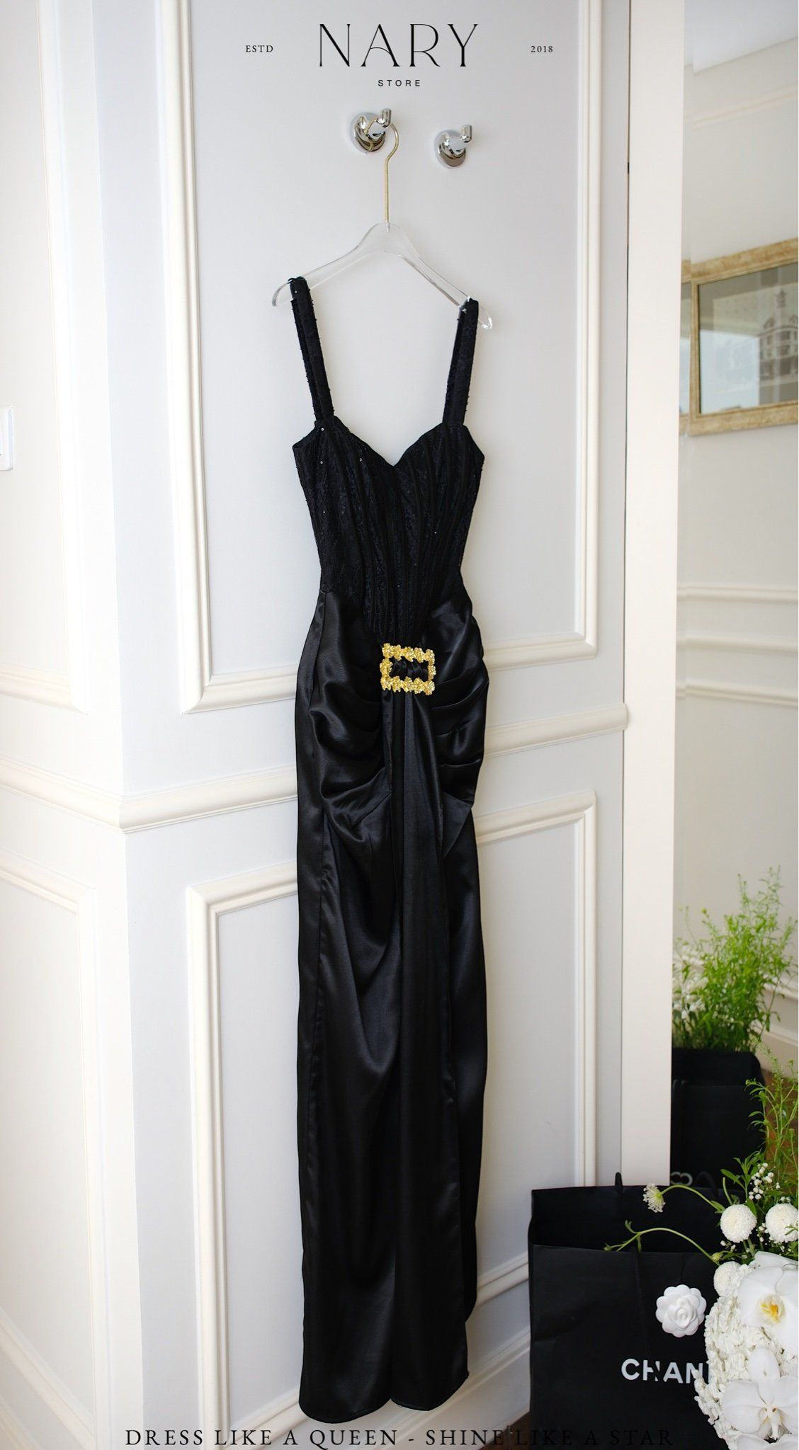 Đầm Lụa Xẻ Trước Kèm Charm