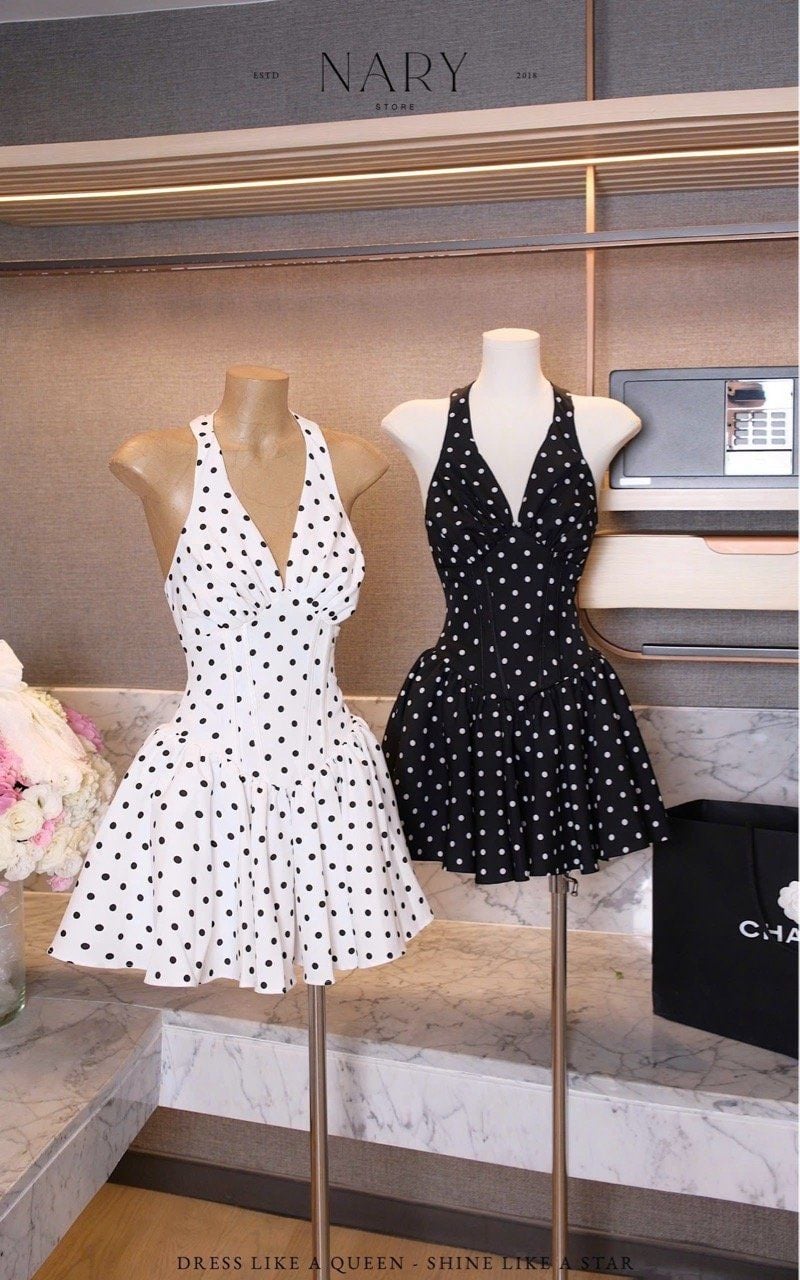 Đầm Yếm Xòe Nhúng Ngực