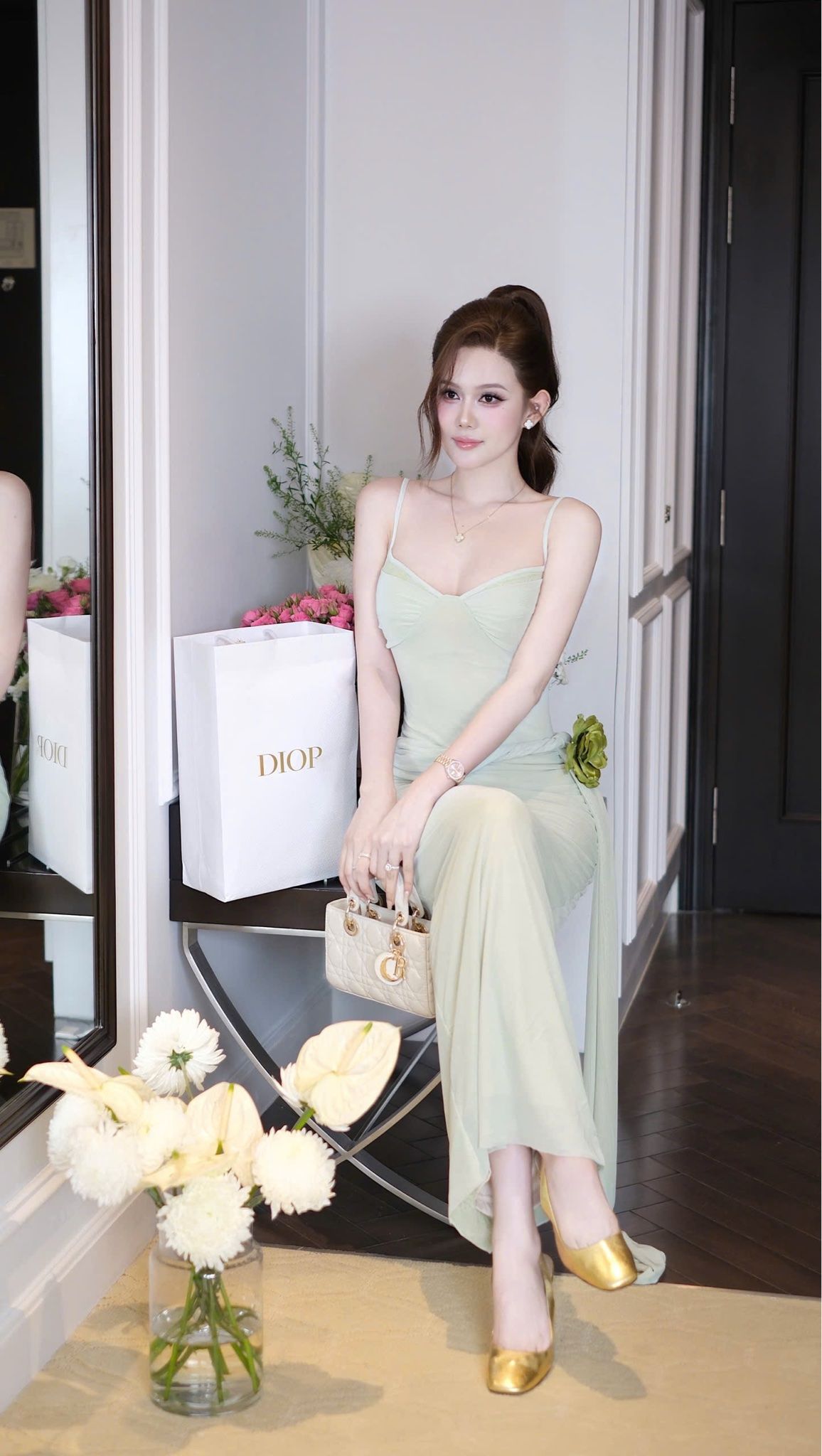 Đầm Lưới Xoắn Eo Kèm Hoa