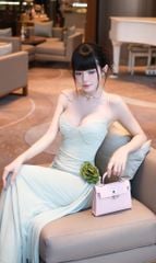 Đầm Lưới Xoắn Eo Kèm Hoa