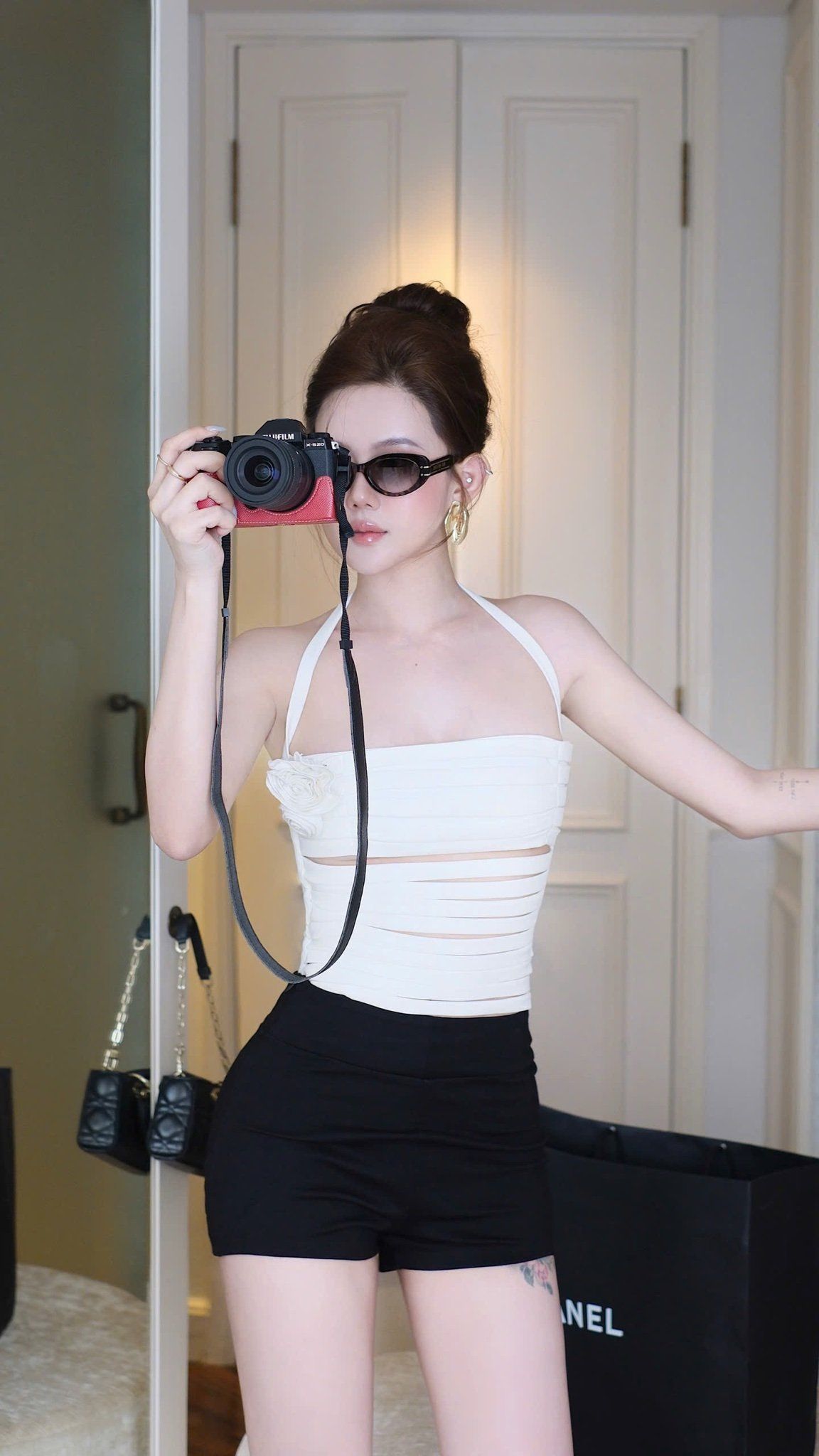 Áo Yếm Trơn Kèm Hoa