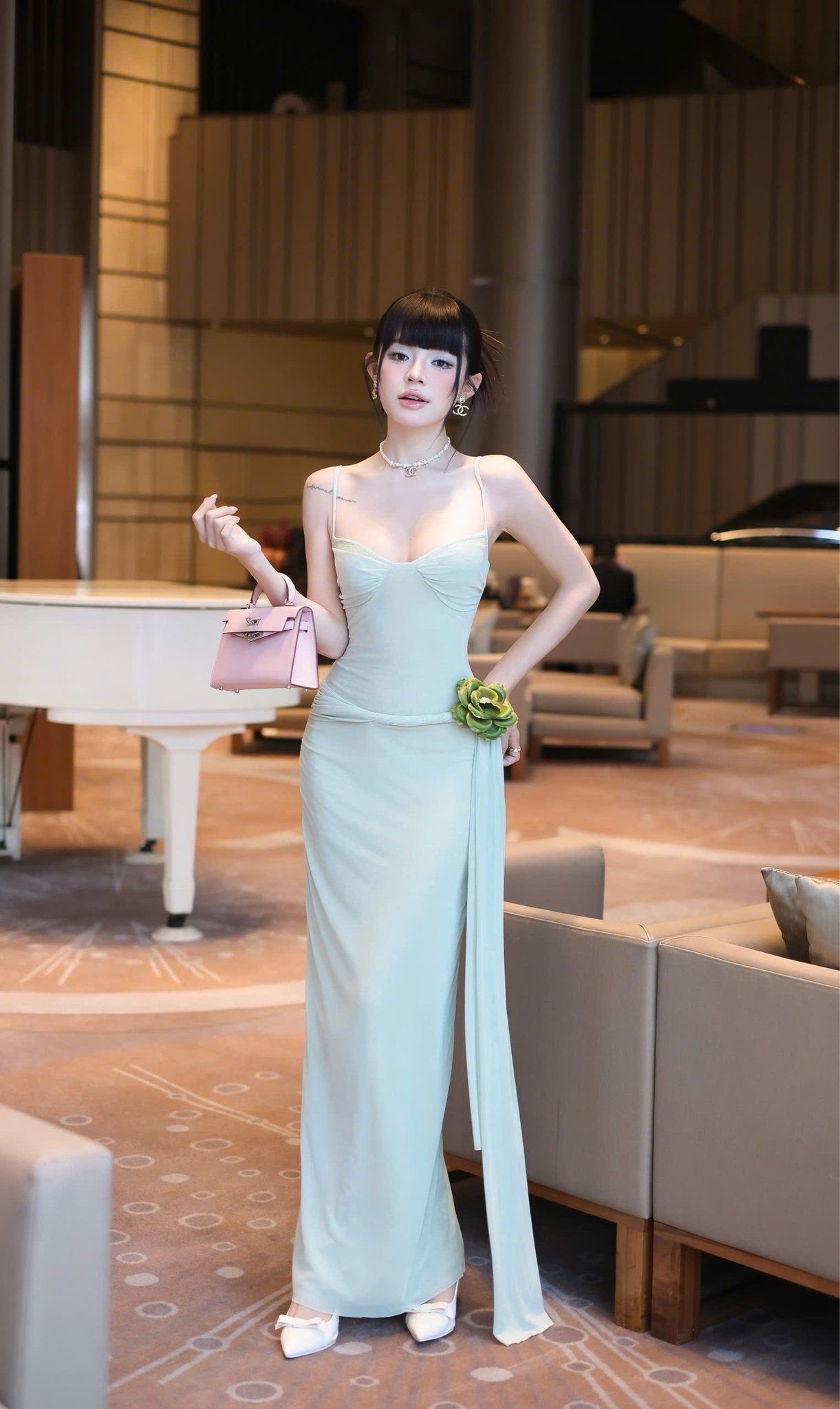 Đầm Lưới Xoắn Eo Kèm Hoa