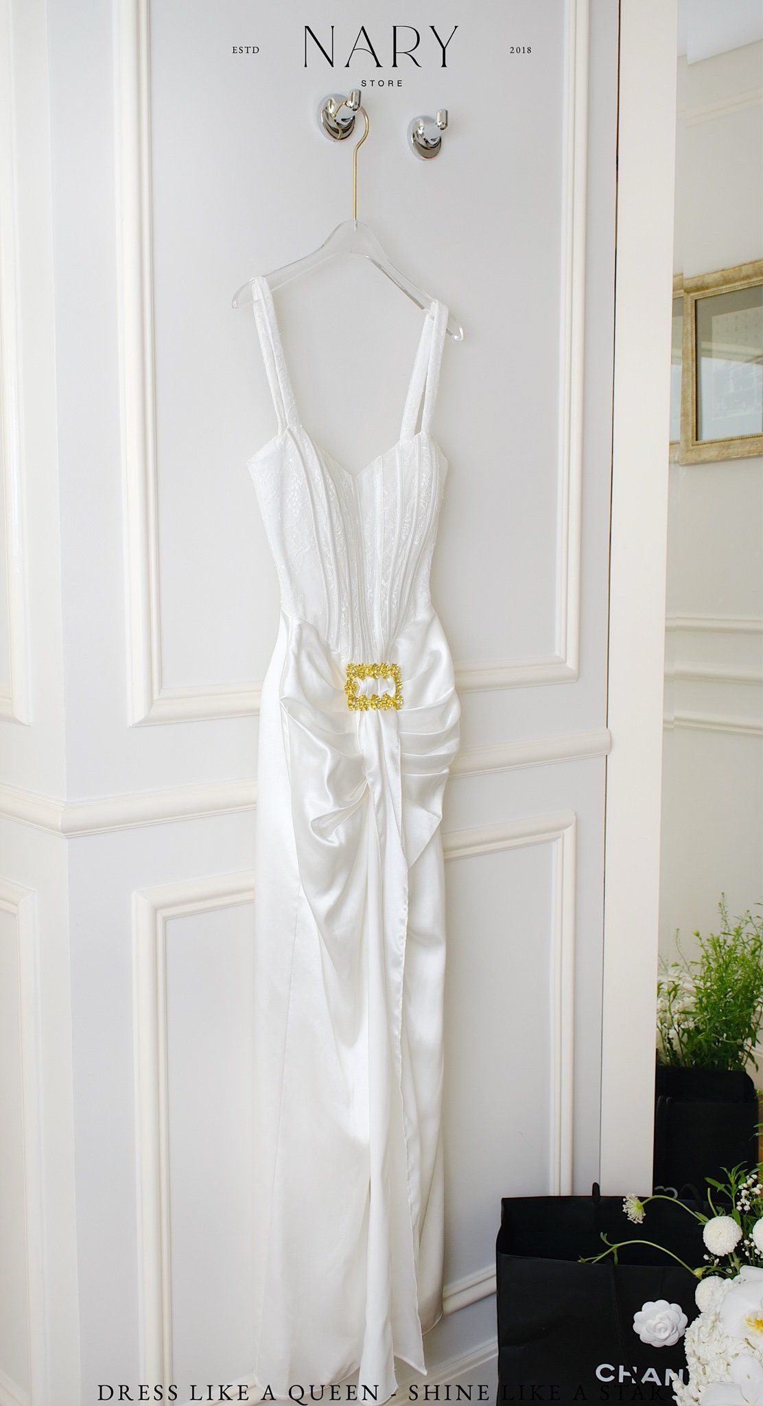 Đầm Lụa Xẻ Trước Kèm Charm