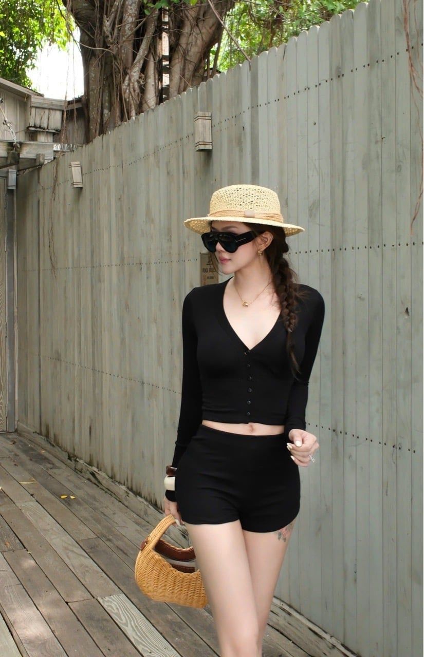 Set Áo TD Cổ V Quần Short