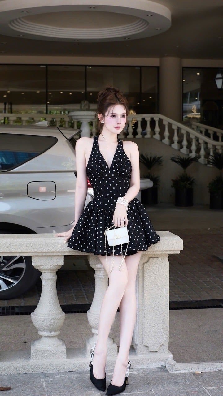 Đầm Yếm Xòe Nhúng Ngực