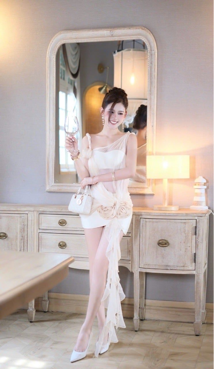 Đầm Voan Cổ Xéo Tua Rua