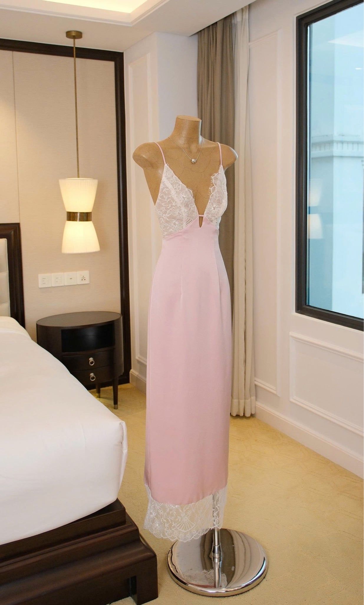 Đầm Lụa Cổ V Phối Ren