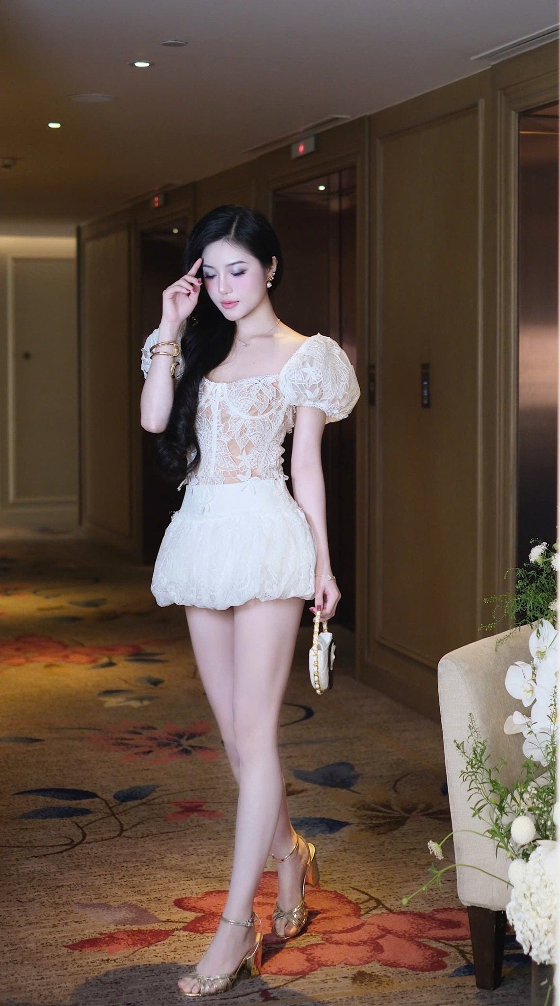 Áo Lưới Nền Ren Tay Phồng