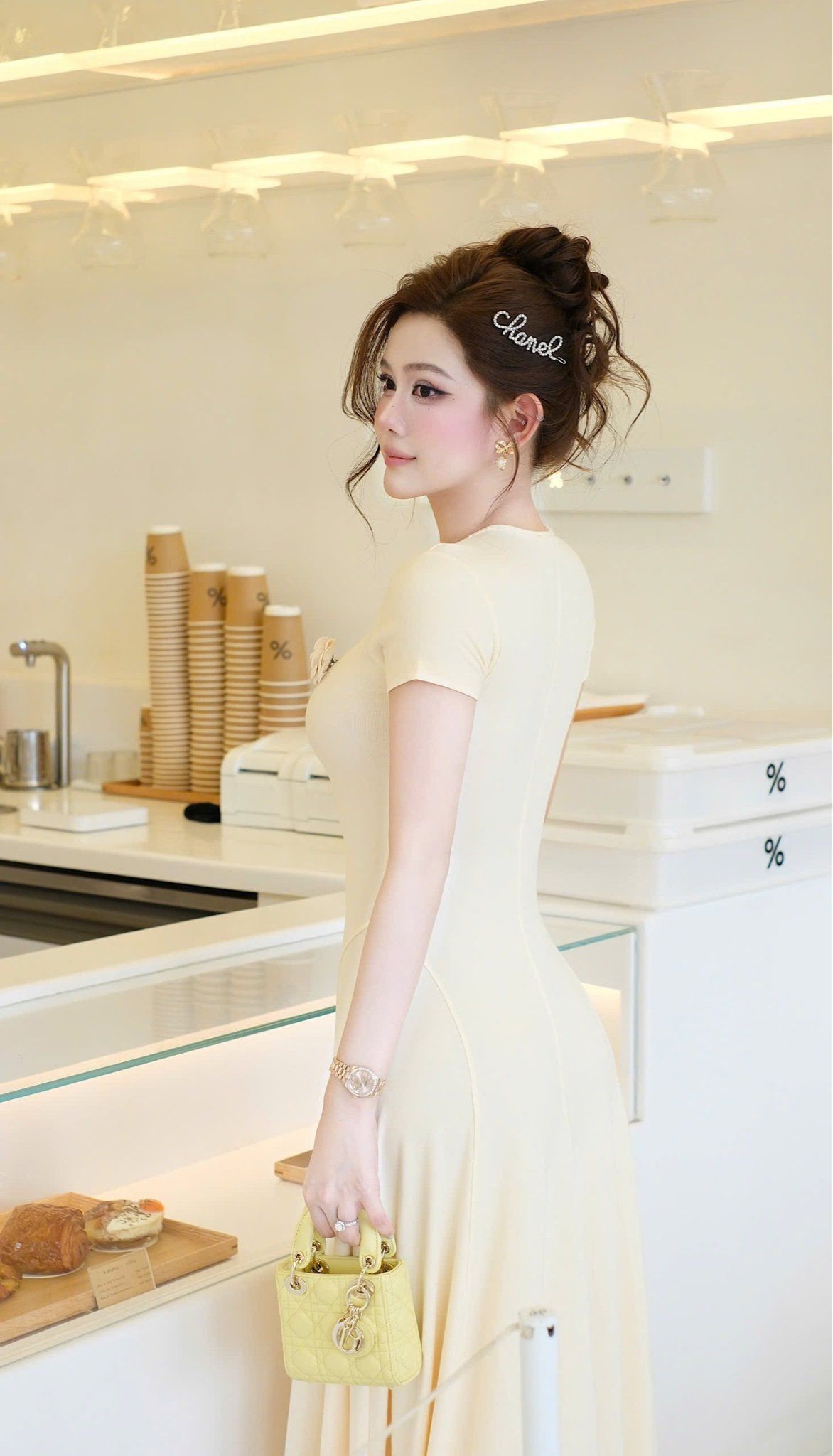 Đầm Thun Trơn Kèm Hoa