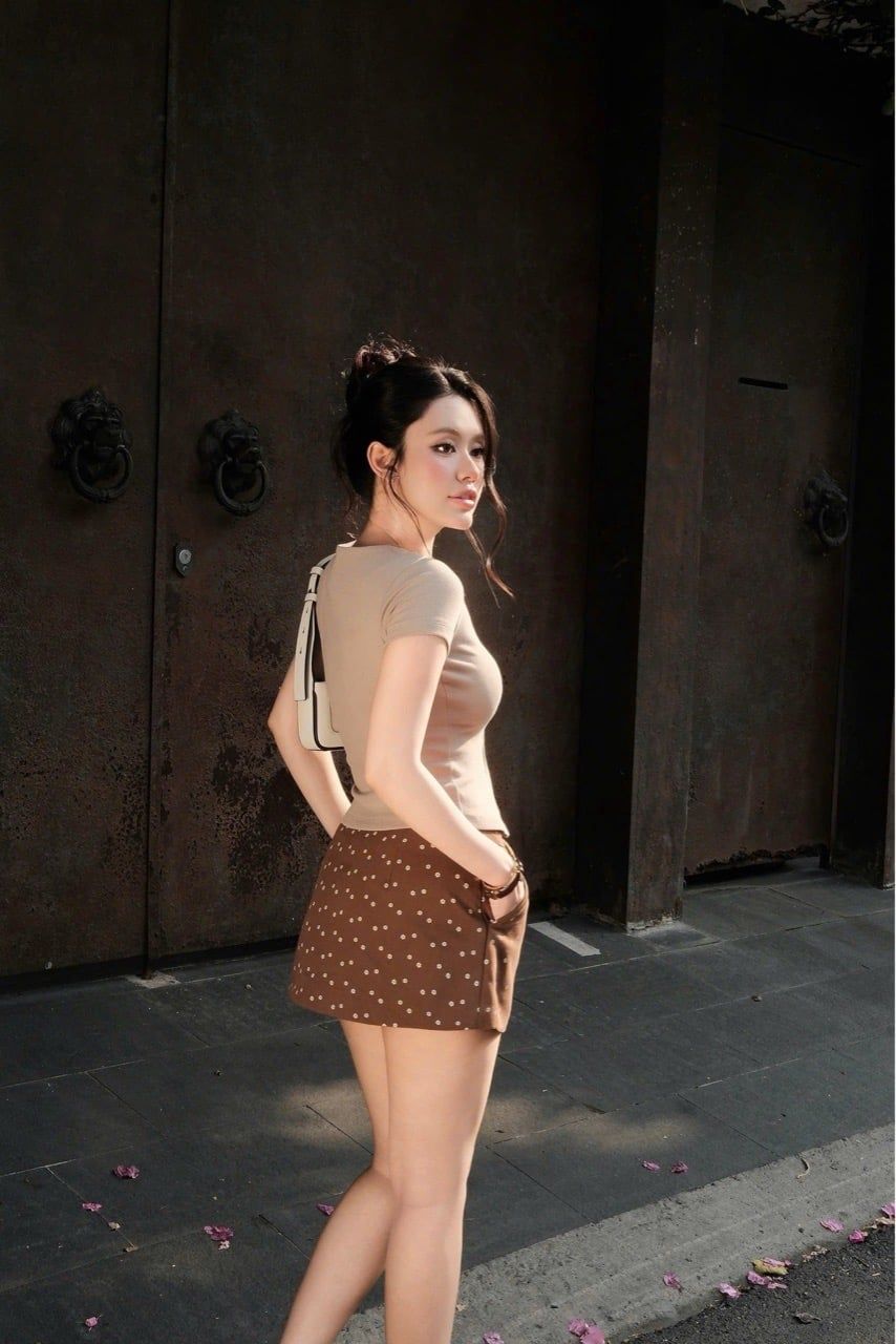 Áo Thun Tay Con Viền Nút