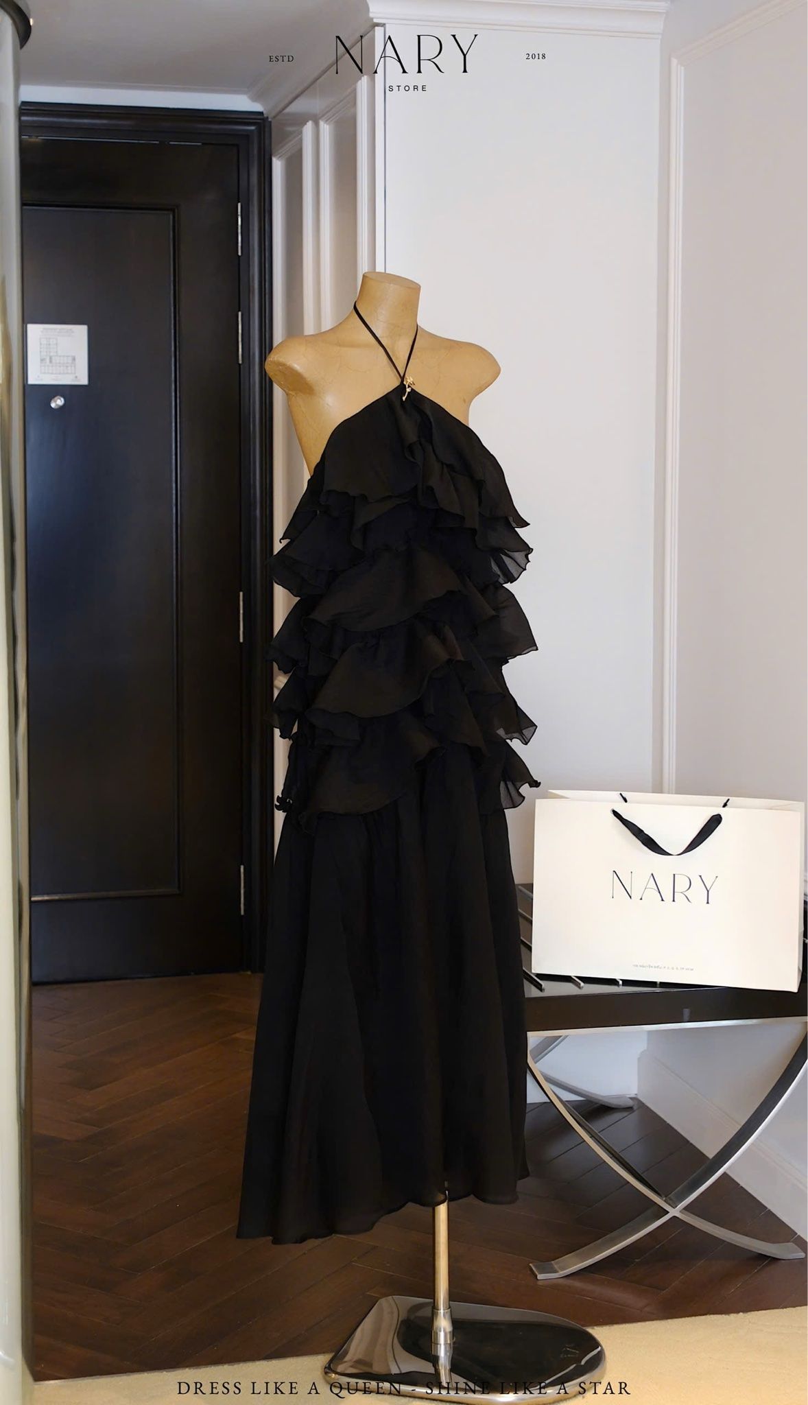 Đầm Yếm Voan Tầng Kèm Charm