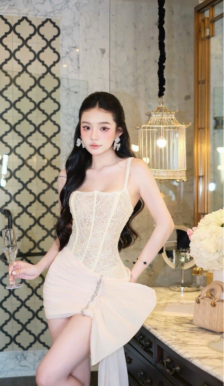 Đầm Kim Sa Phối Voan Viền Đá