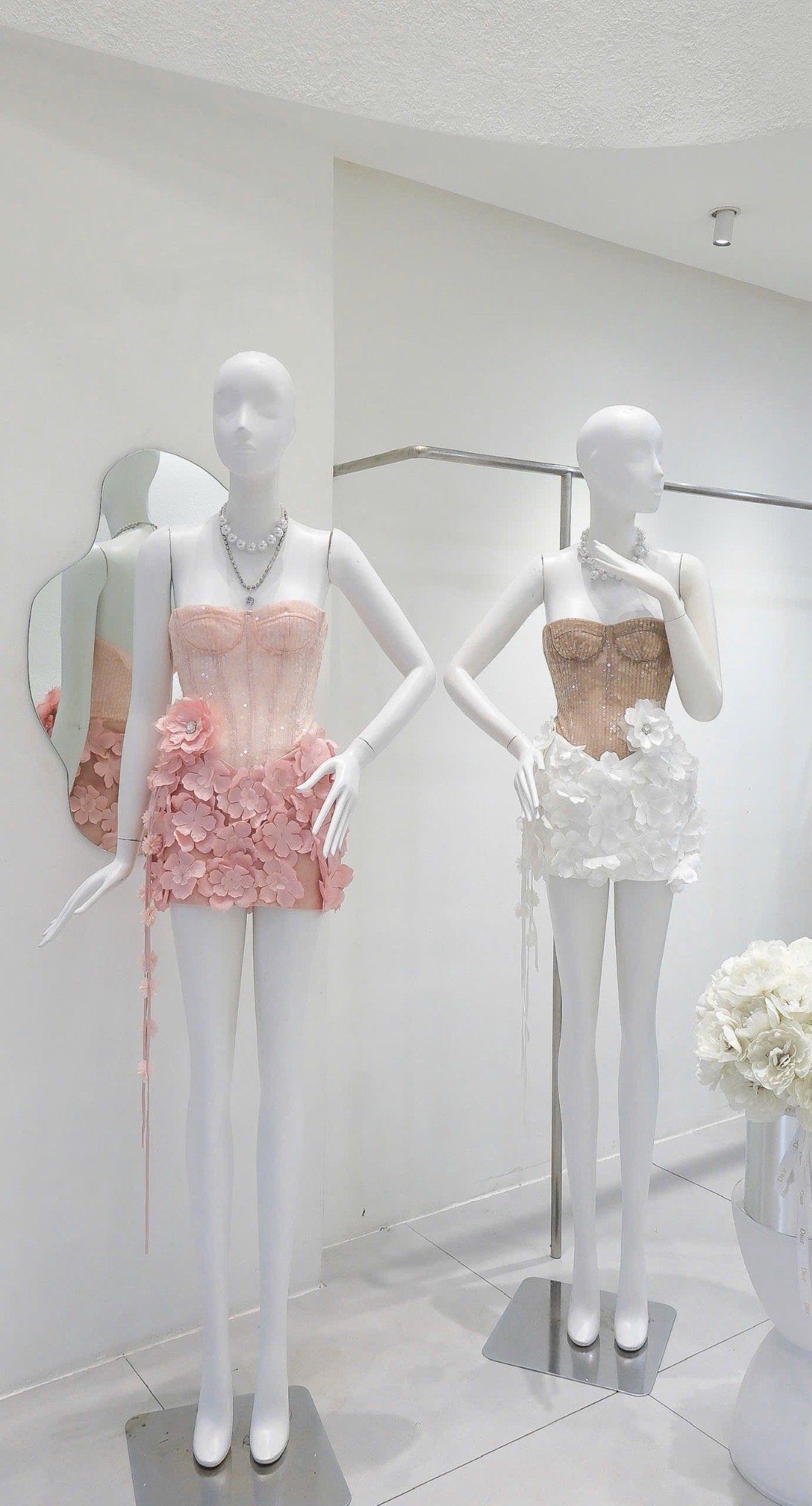 Đầm Cúp Kim Sa Tùng Hoa