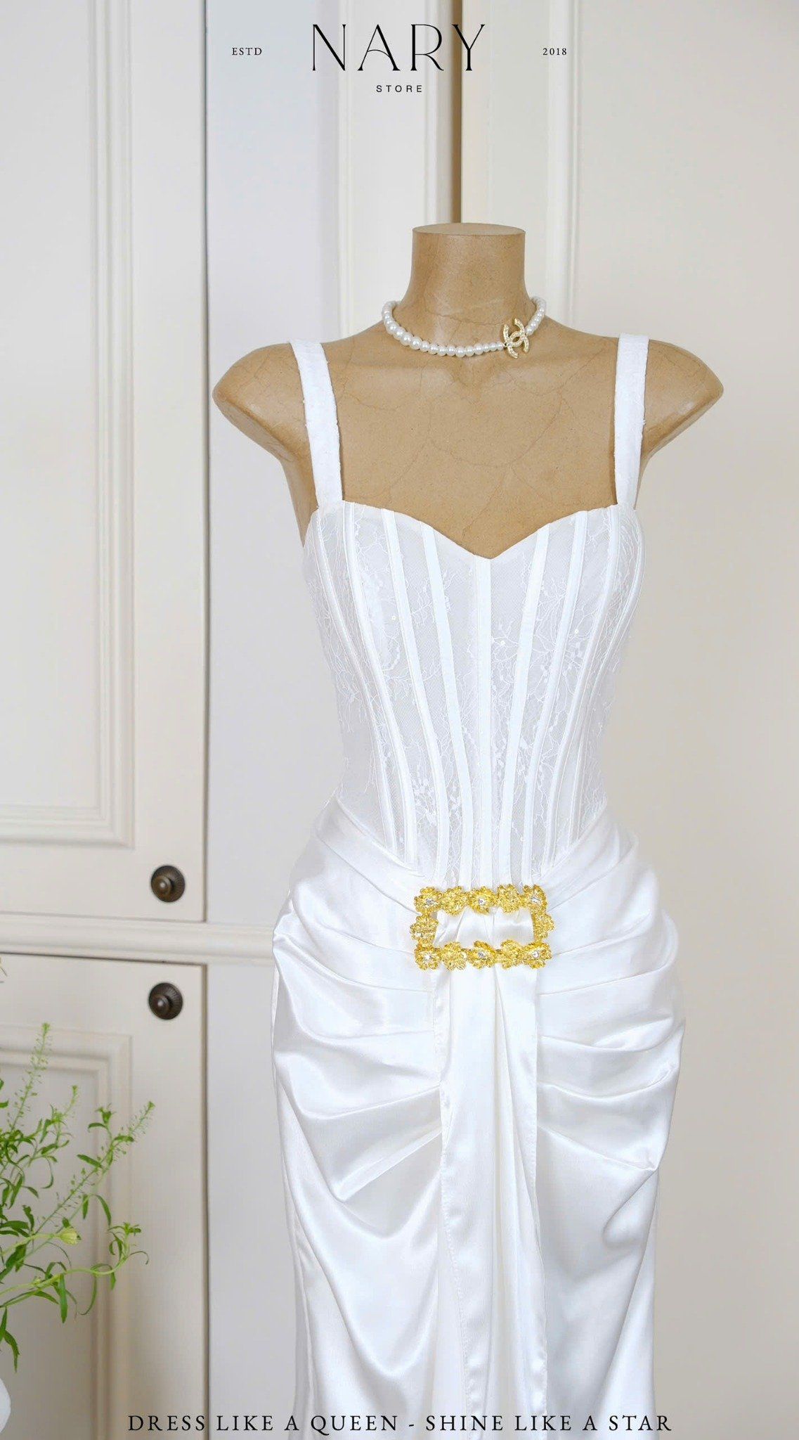 Đầm Lụa Xẻ Trước Kèm Charm