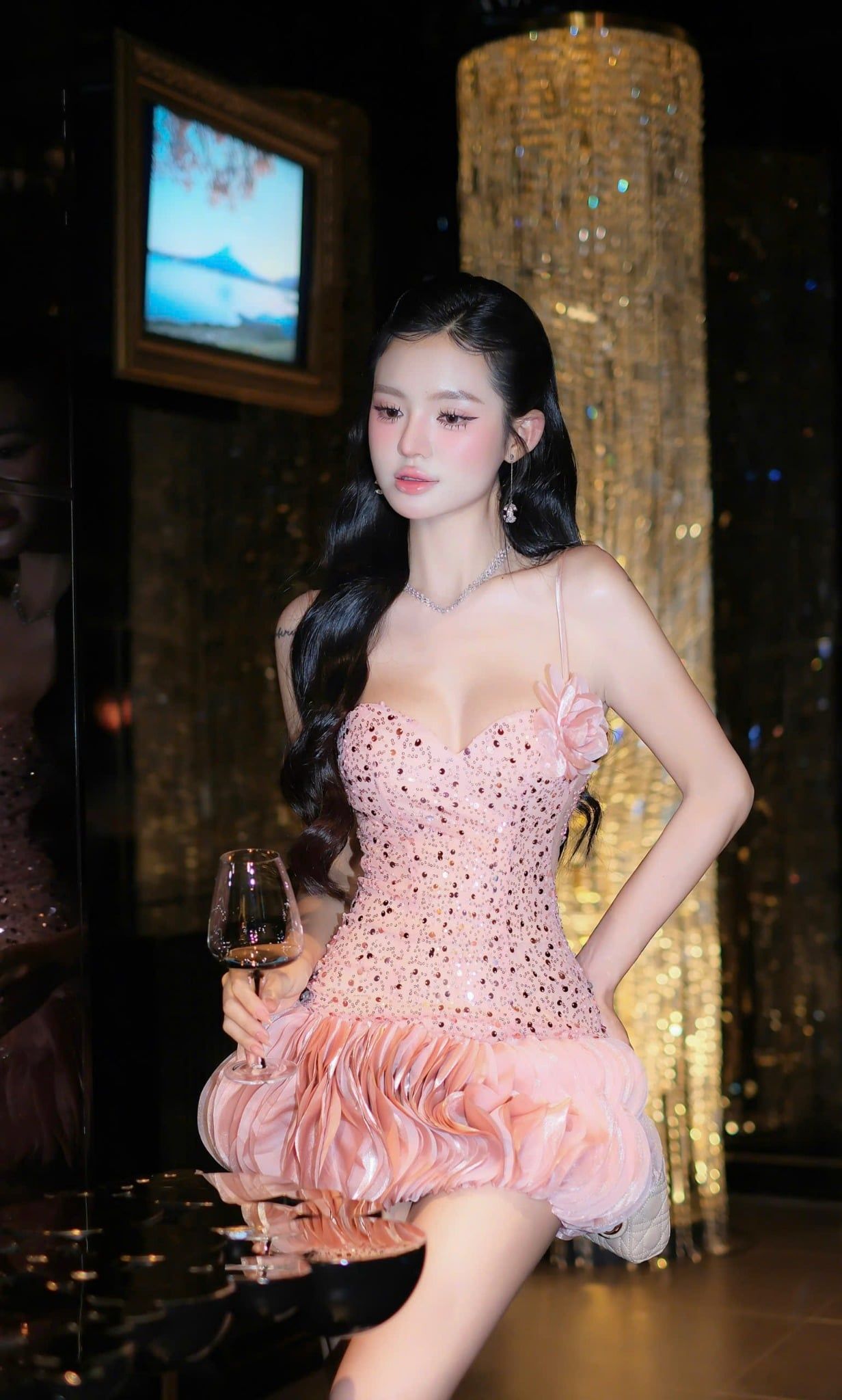 Đầm Lưới Kim Sa Kèm Hoa