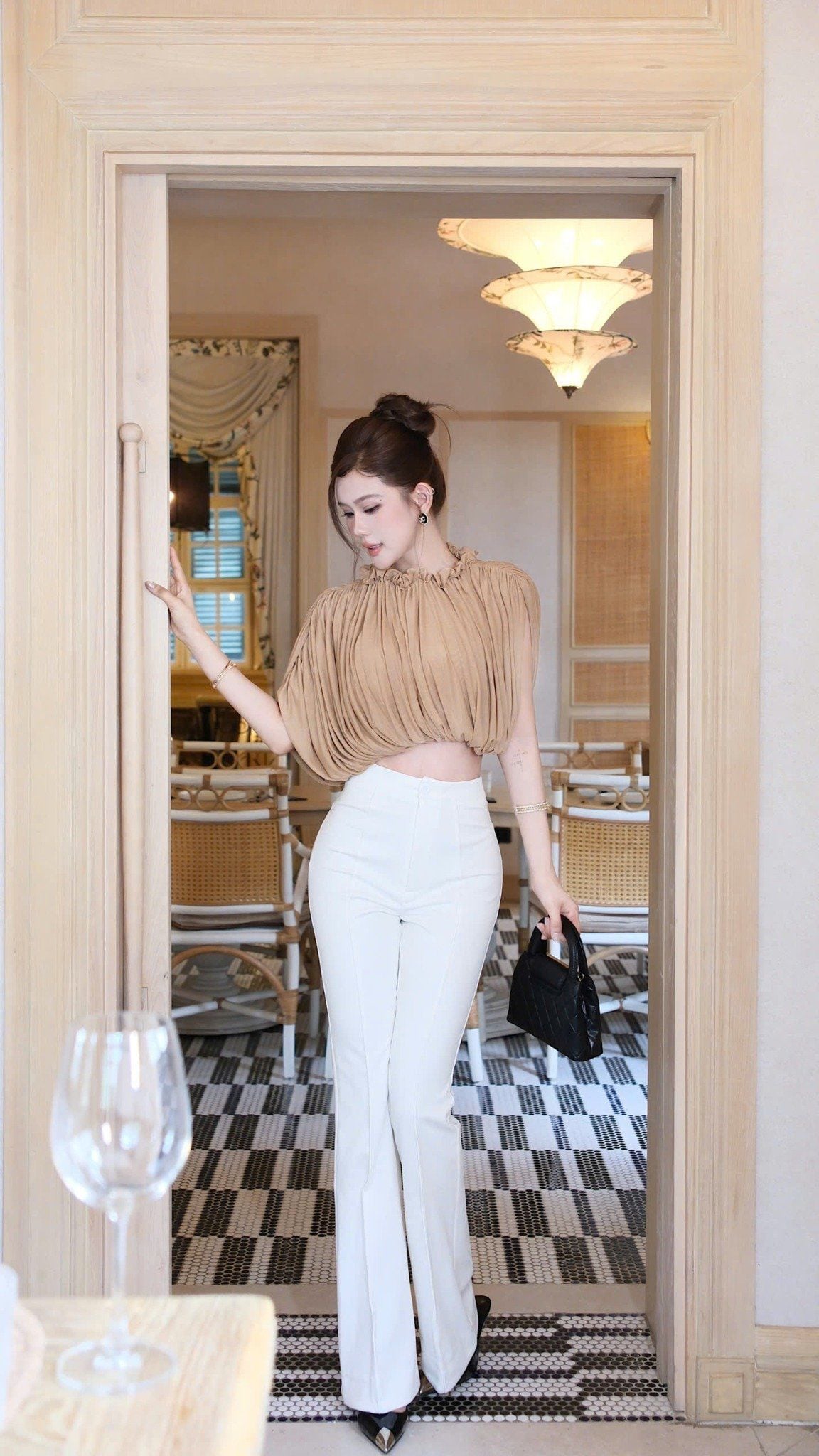 Áo Lưới Viền Bo Cổ