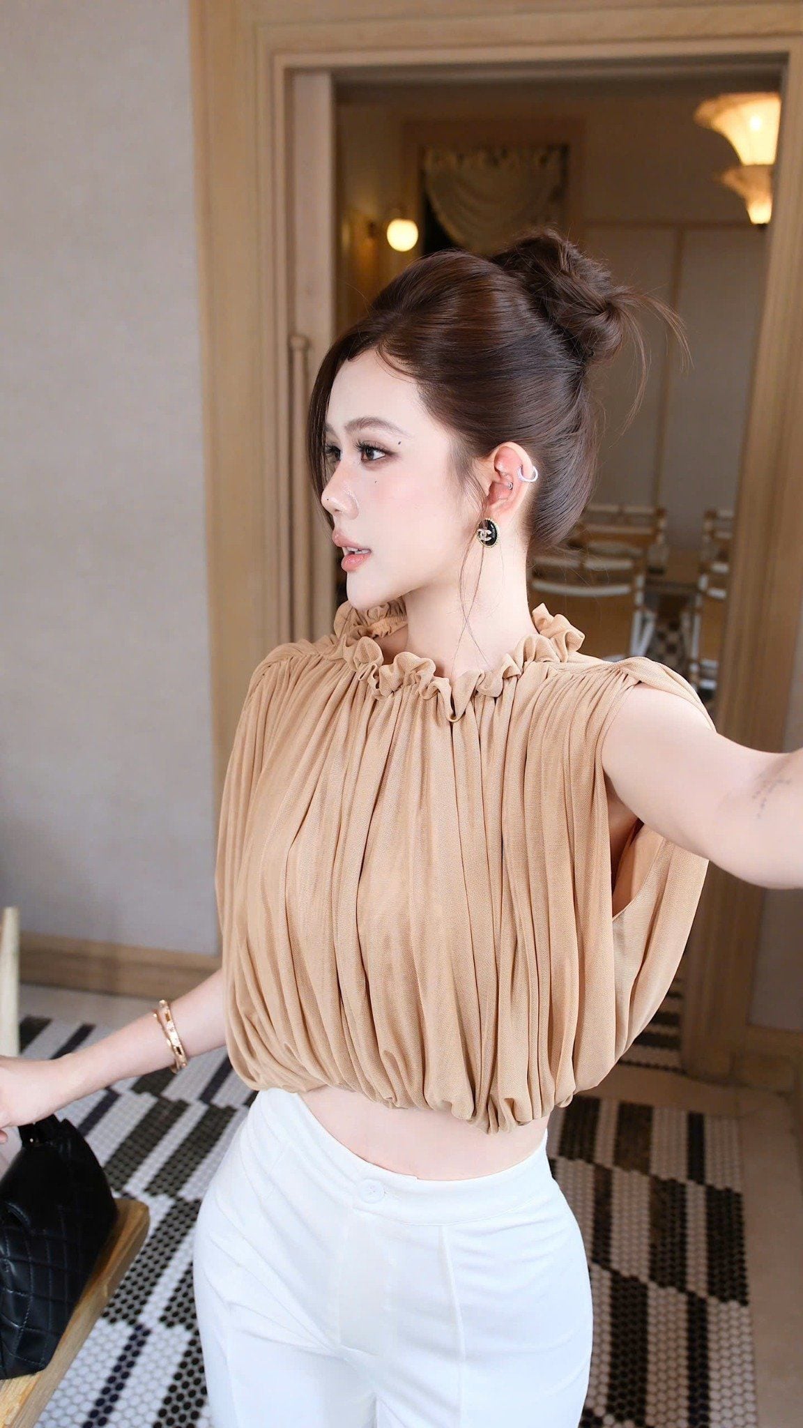 Áo Lưới Viền Bo Cổ