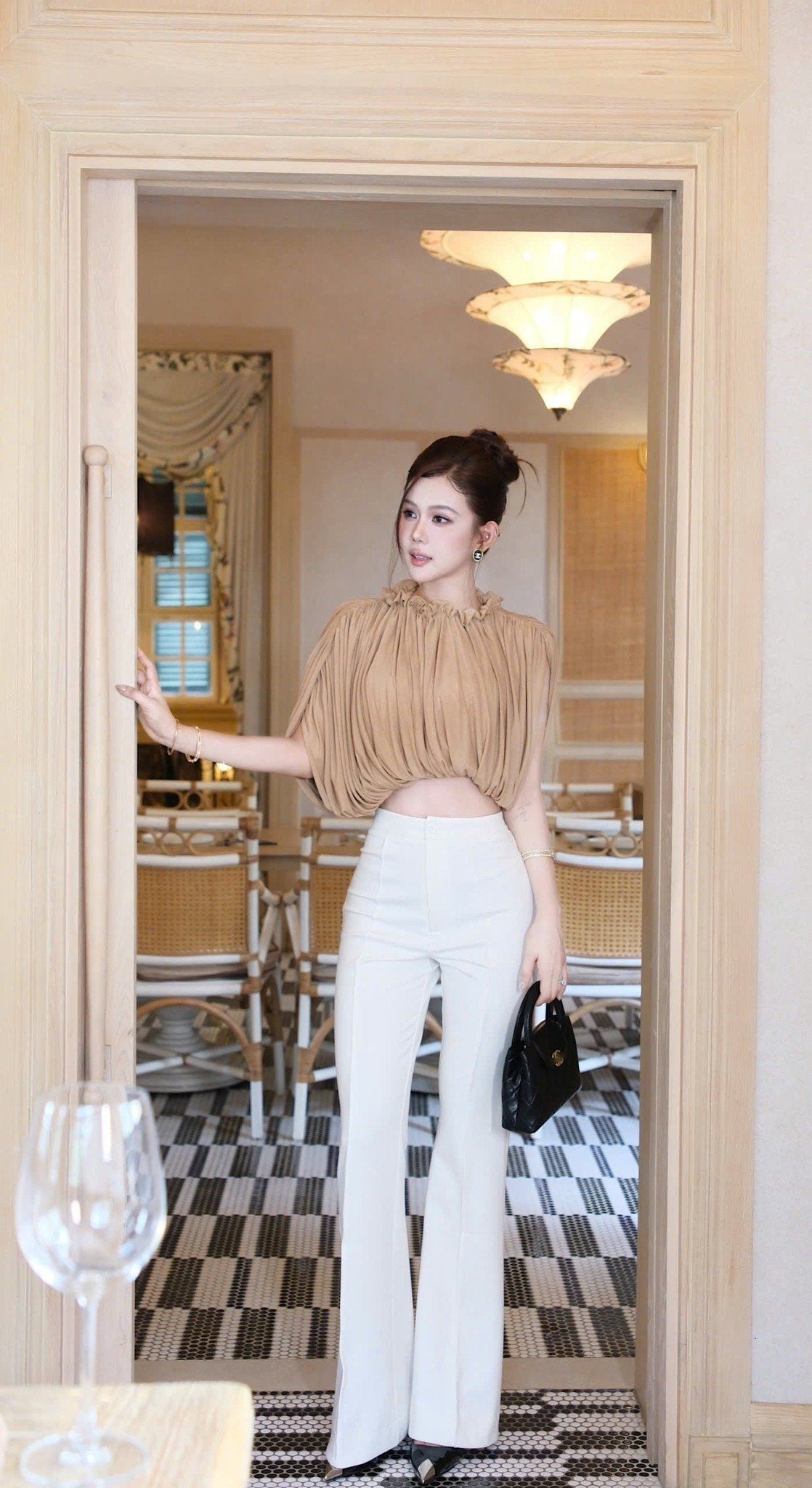 Áo Lưới Viền Bo Cổ