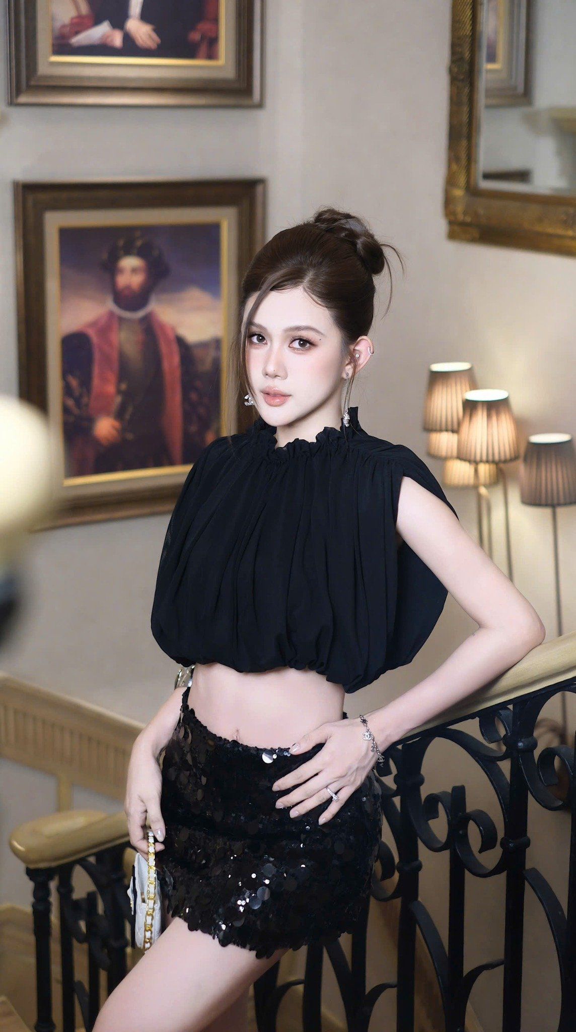 Áo Lưới Viền Bo Cổ