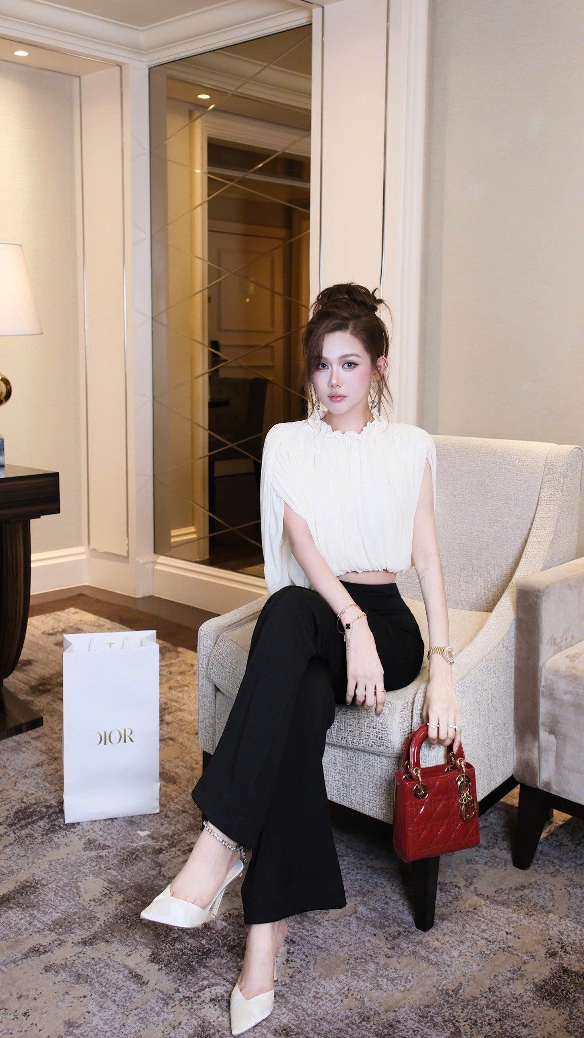 Áo Lưới Viền Bo Cổ