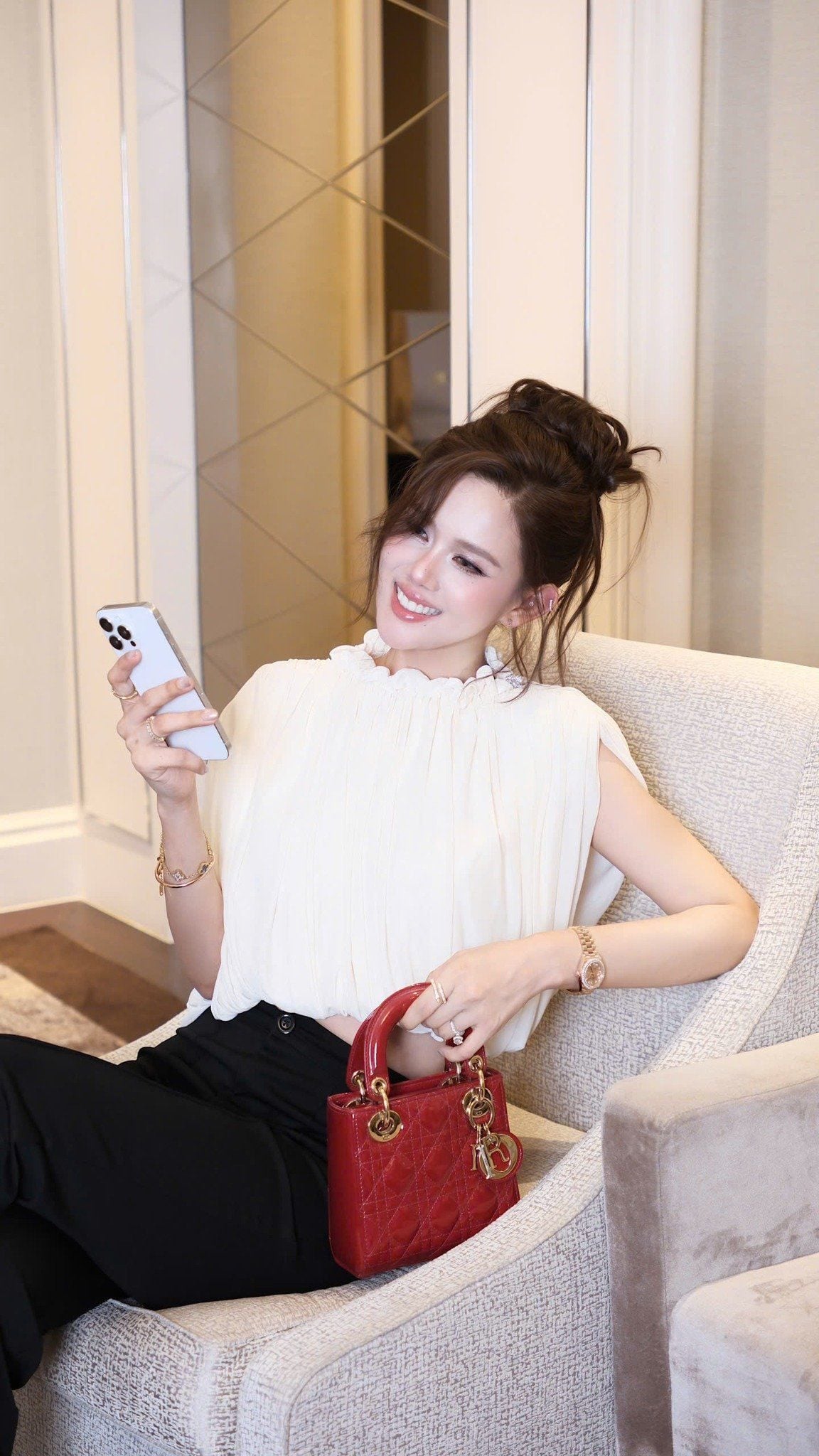 Áo Lưới Viền Bo Cổ