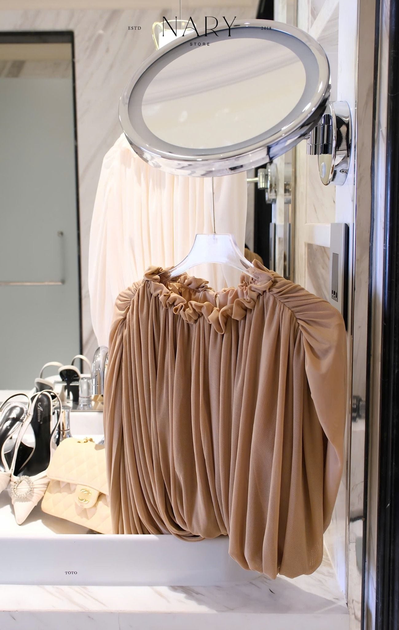 Áo Lưới Viền Bo Cổ