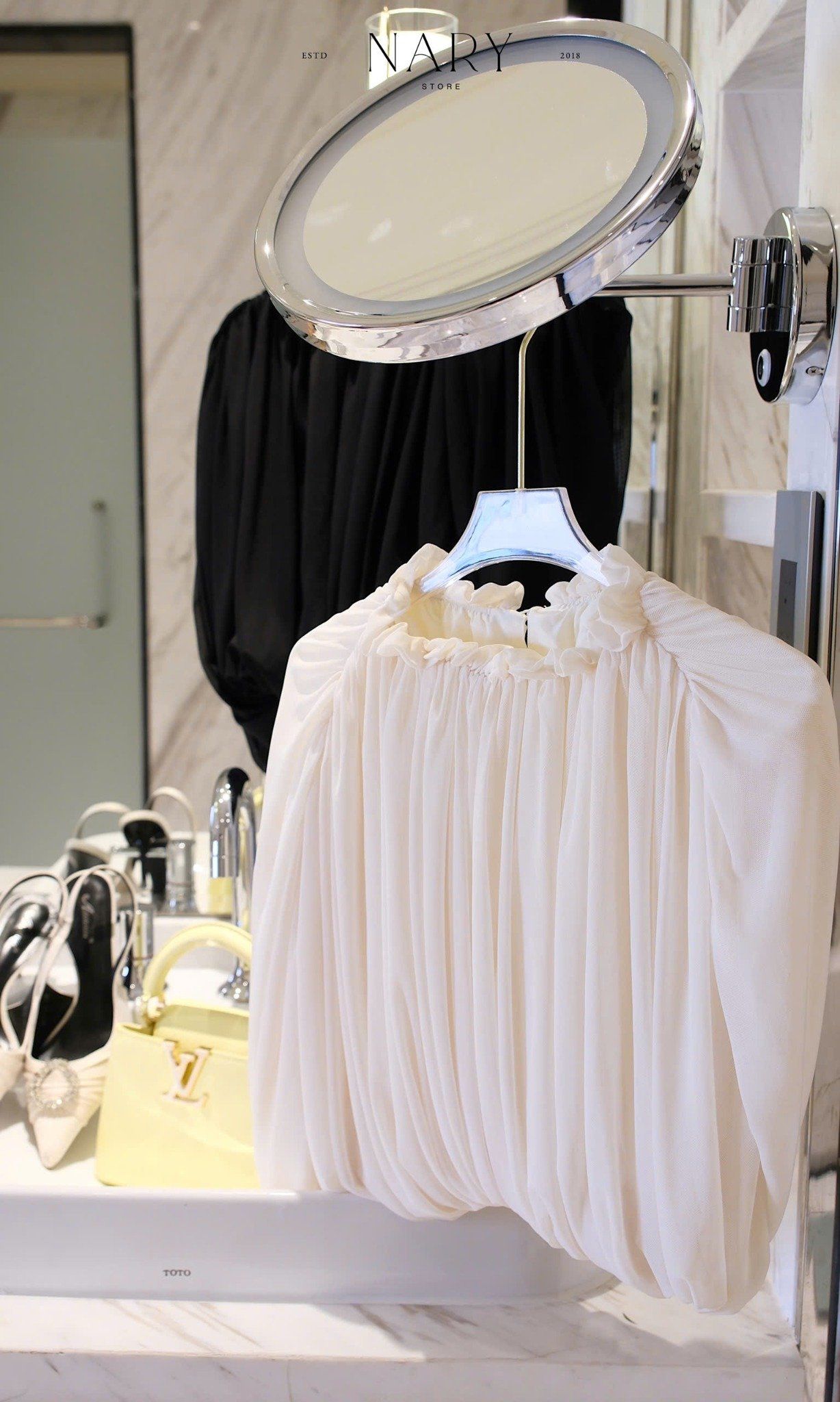 Áo Lưới Viền Bo Cổ